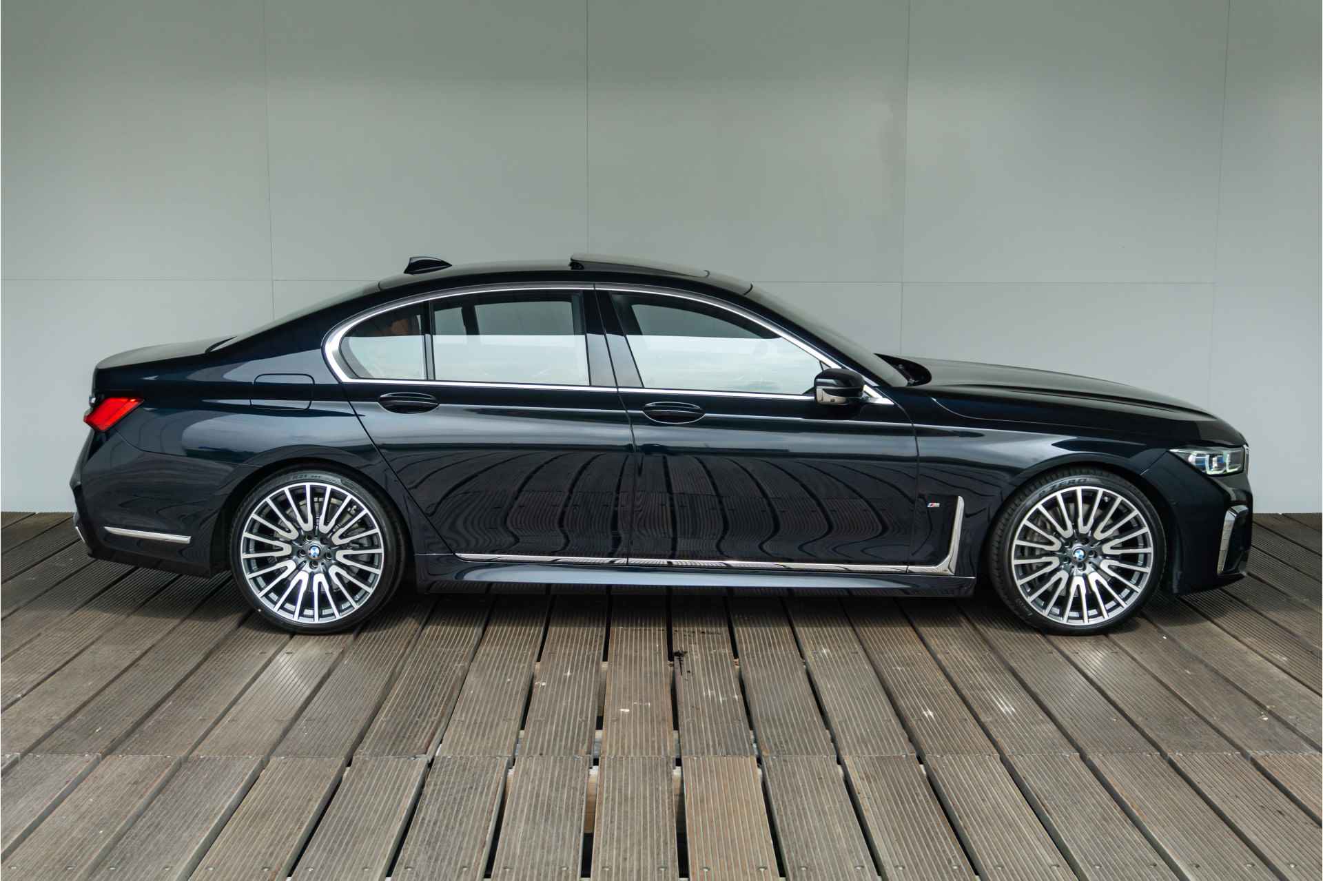 BMW 7 Serie Sedan 750i xDrive High Executive M Sportpakket 21 inch Individual velgen / BMW Head-Up Display / Elektrisch glazen schuif-/kanteldak / Stoelventilatie, voorstoelen - 4/64