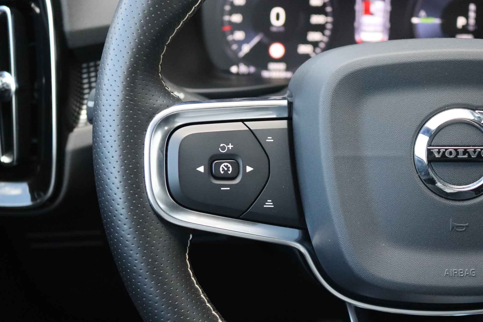 Volvo XC40 1.5 T5 Recharge R-Design Navigatie/Camera/Elektr.-klep/Carplay-android - 9/30