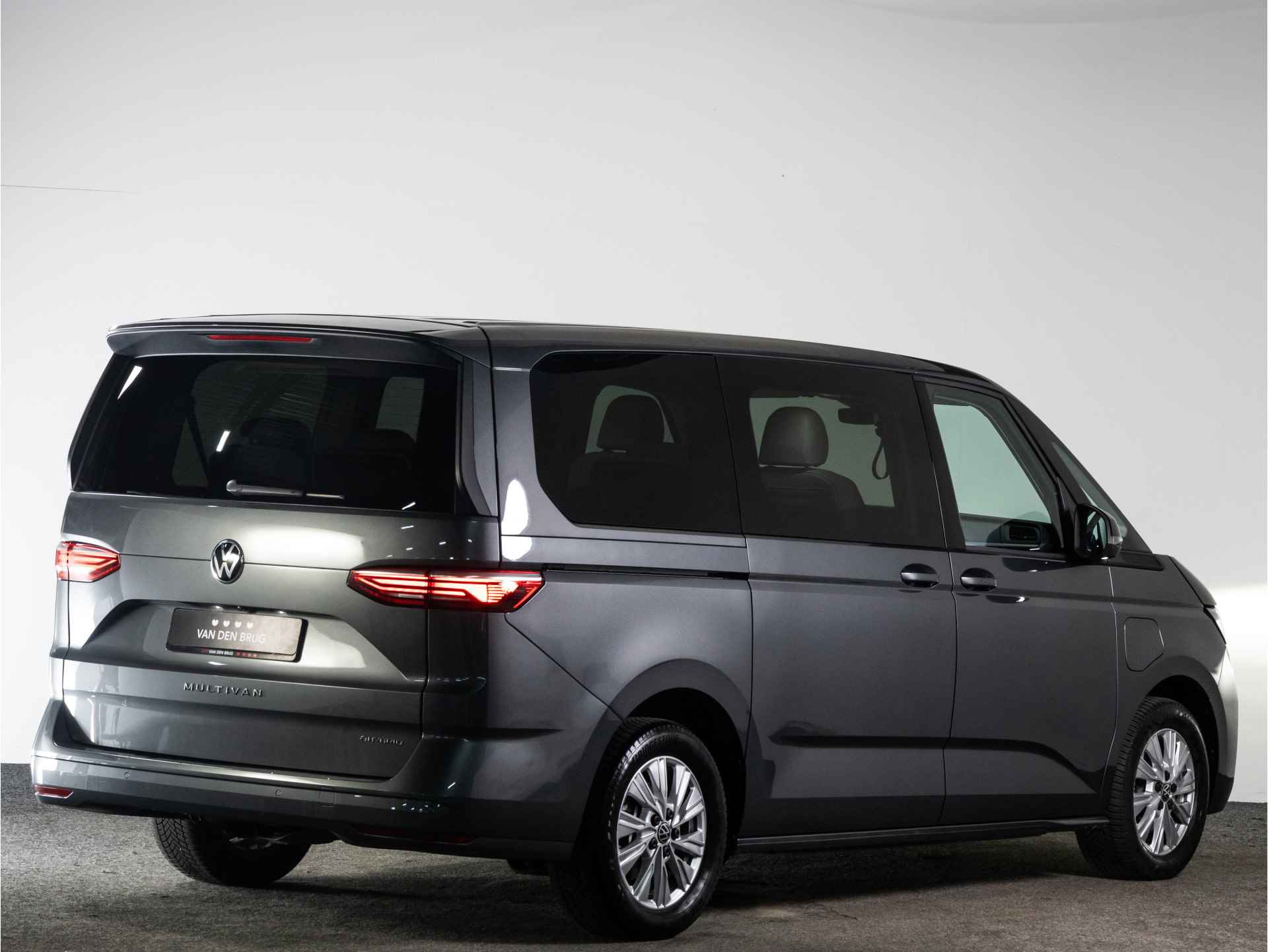 Volkswagen Multivan L2 Life 1.4 TSI 218 PK DSG eHybrid 7-Persoons | LED | Leder | Elektrische Schijfdeuren | Trekhaak | Stoelverwarming | Navigatie | - 5/49