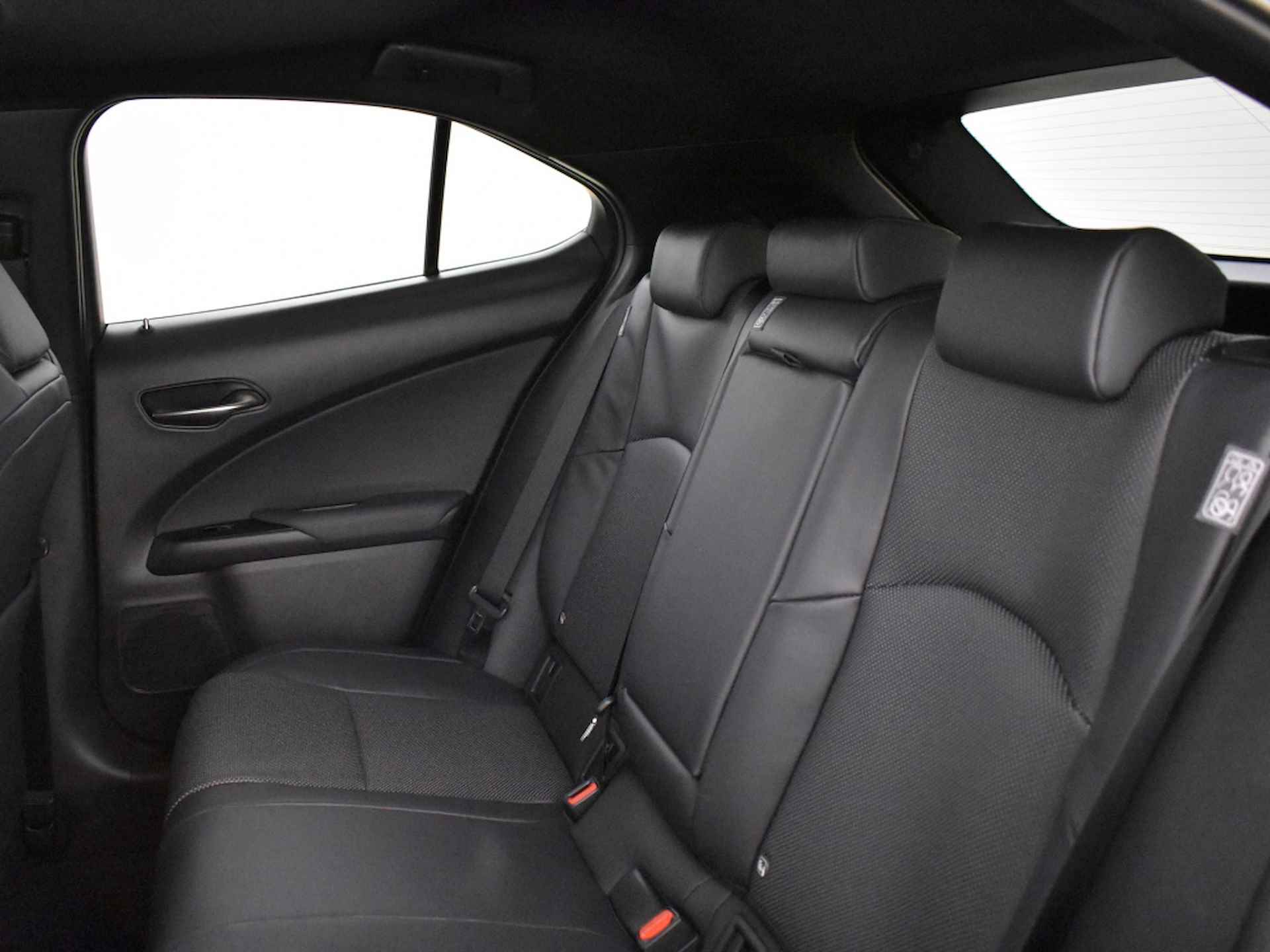 Lexus UX 250h Executive Line | Open dak | NETTODEAL - 12/37