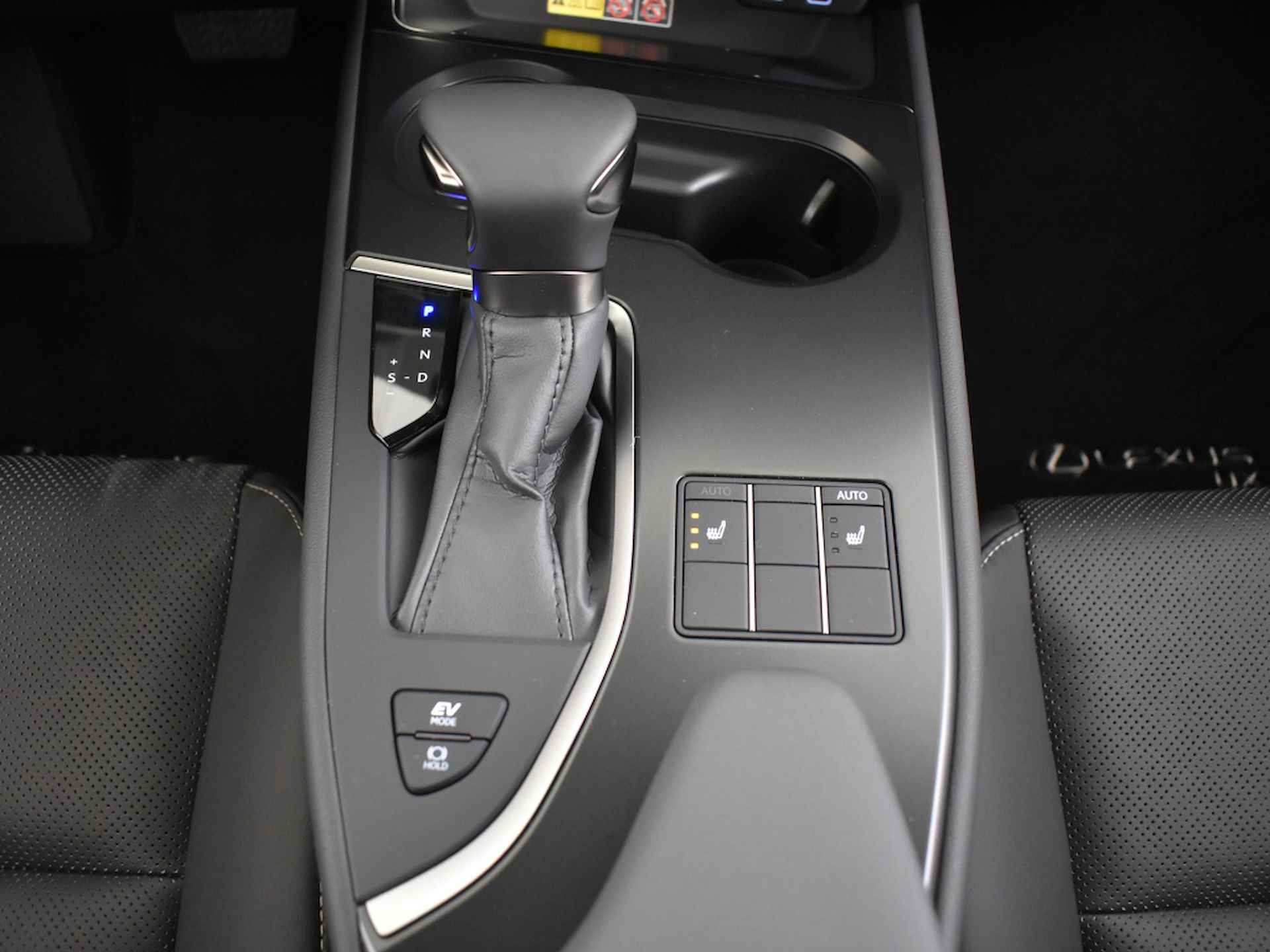 Lexus UX 250h Executive Line | Open dak | NETTODEAL - 18/37