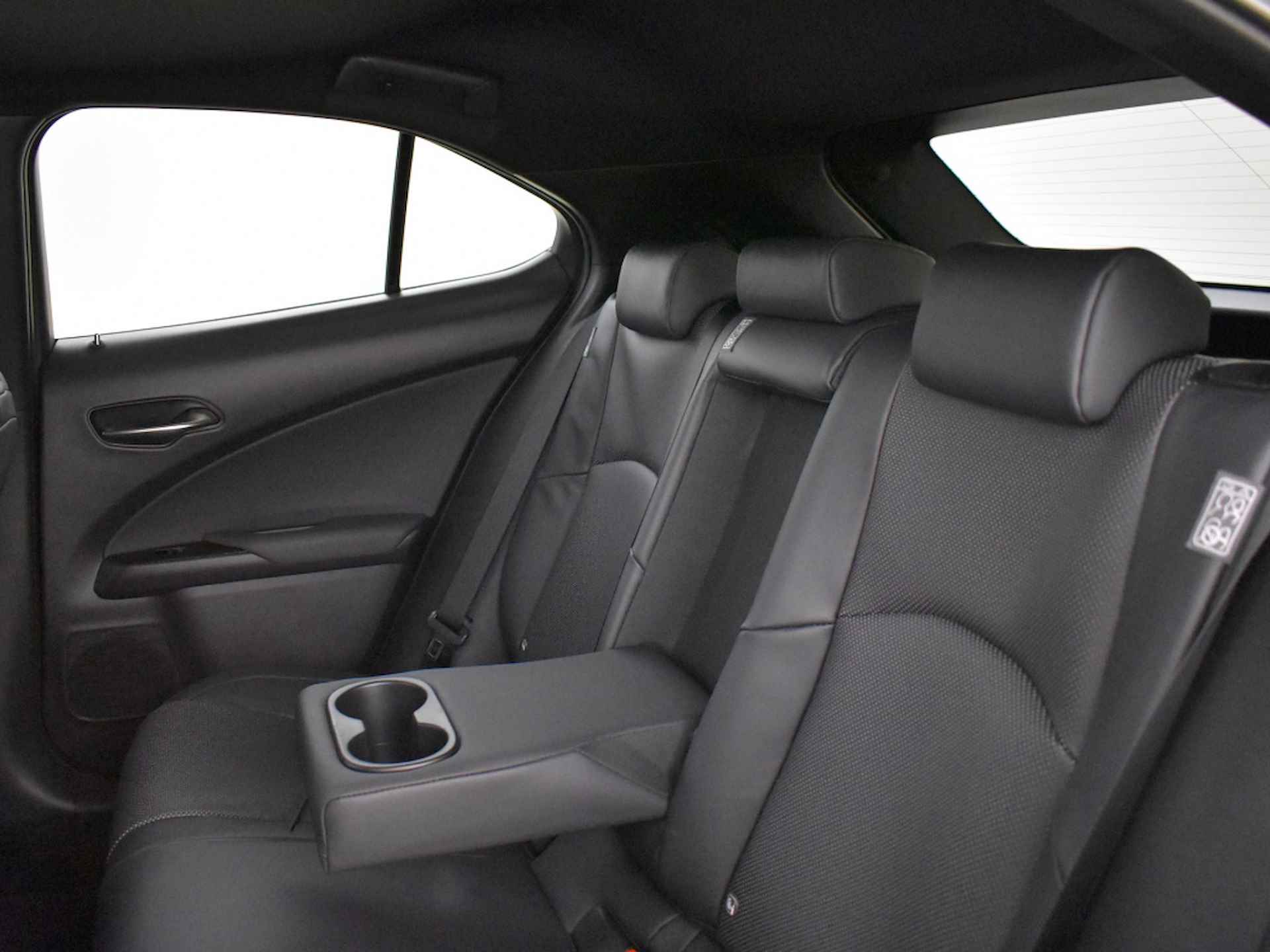 Lexus UX 250h Executive Line | Open dak | NETTODEAL - 26/37