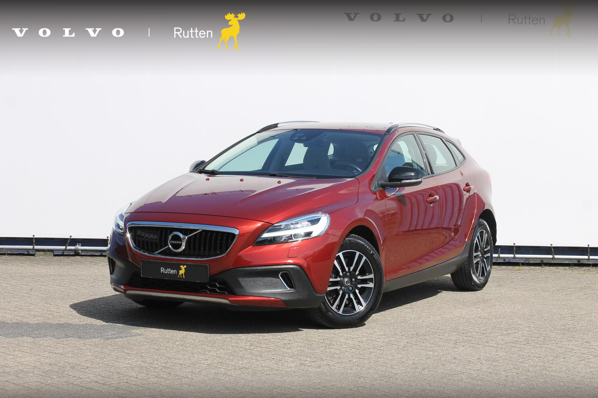 Volvo V40 Cross Country T3 Nordic+ Standkachel / Adaptieve Cruise Control / Trekhaak / Climate Control / Blis / Distance Control / Navigatie / Parkeersensoren achter