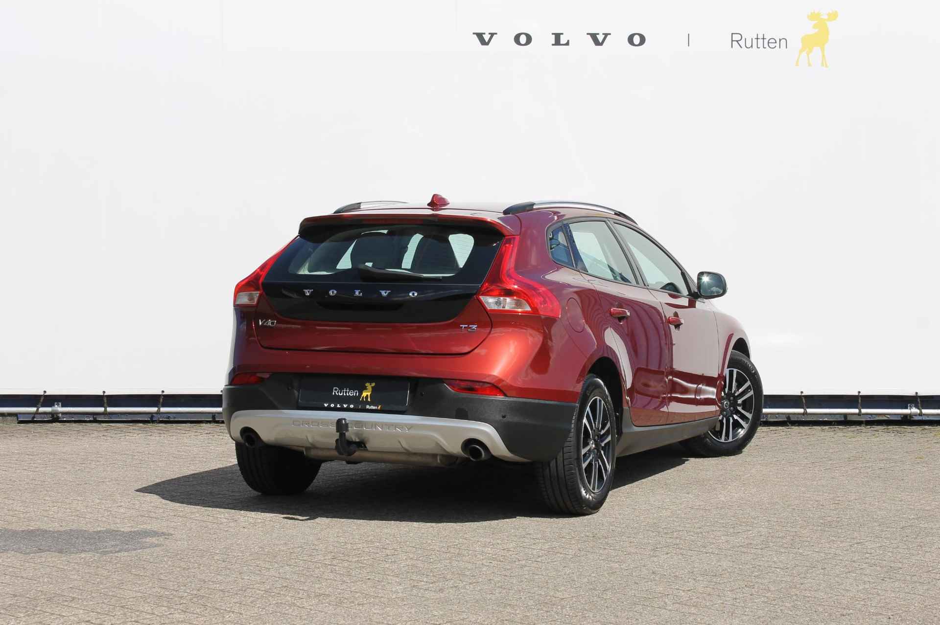 Volvo V40 Cross Country T3 Nordic+ Standkachel / Adaptieve Cruise Control / Trekhaak / Climate Control / Blis / Distance Control / Navigatie / Parkeersensoren achter - 5/27