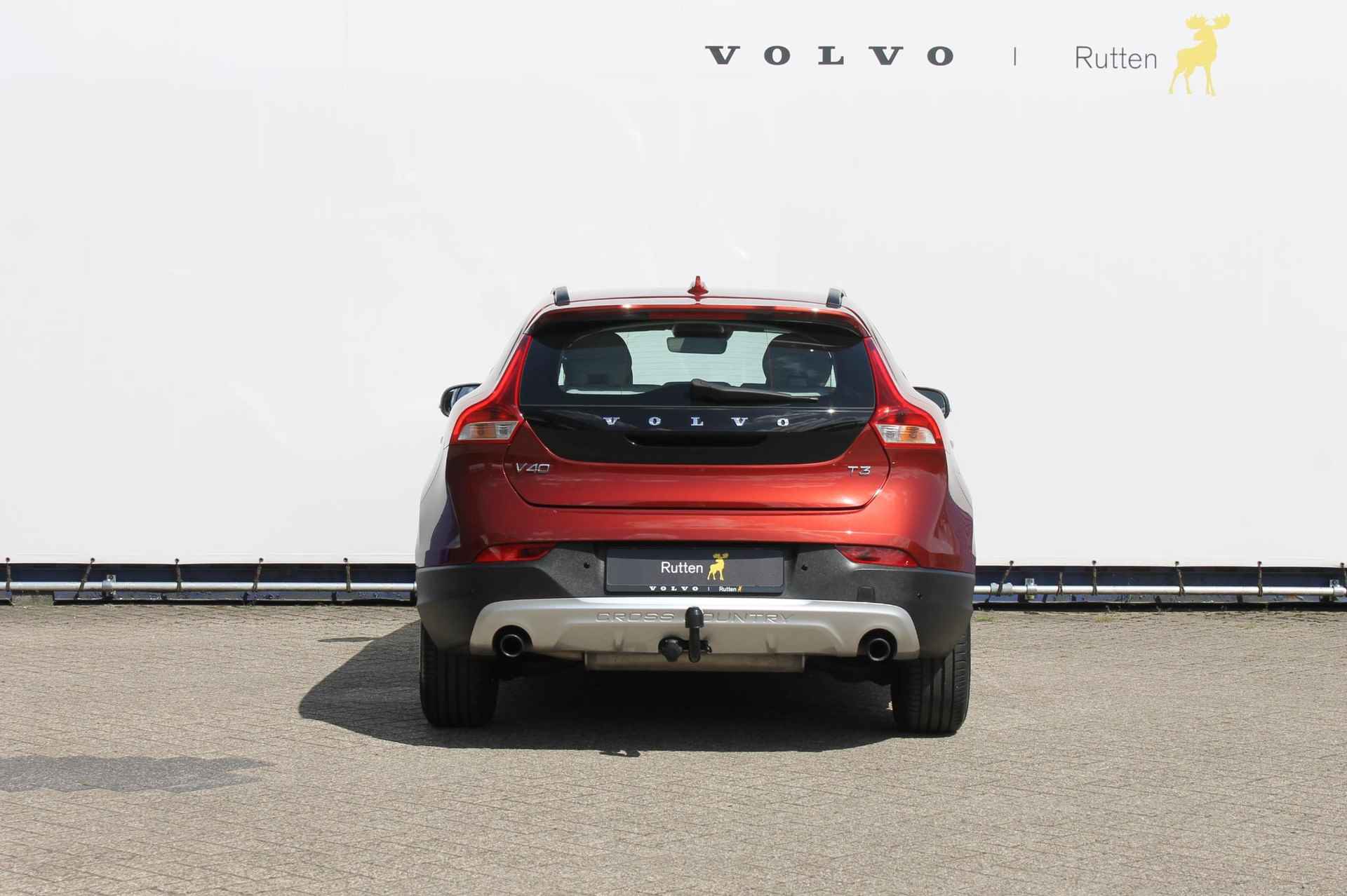 Volvo V40 Cross Country T3 Nordic+ Standkachel / Adaptieve Cruise Control / Trekhaak / Climate Control / Blis / Distance Control / Navigatie / Parkeersensoren achter - 6/27