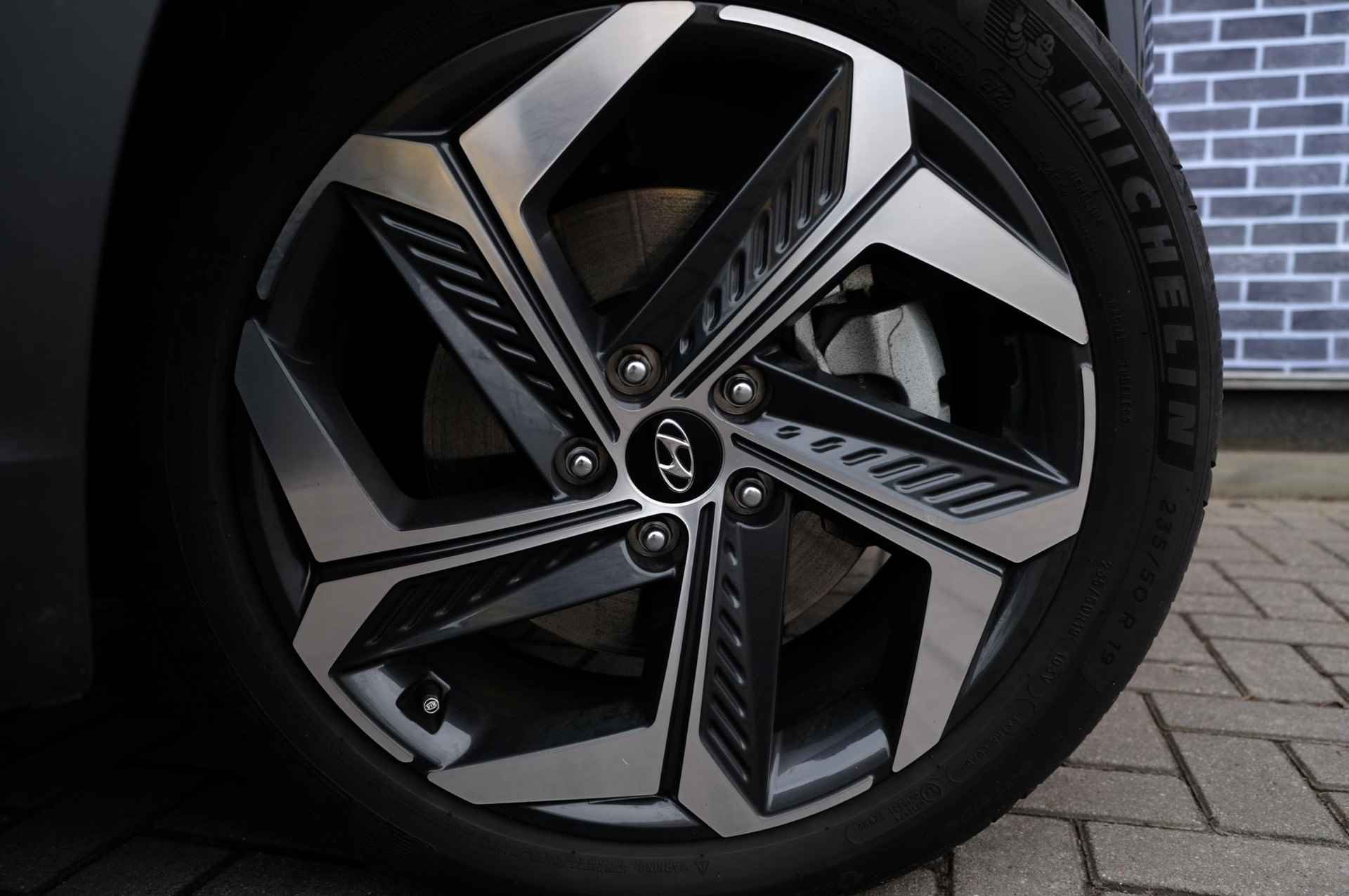 Hyundai Tucson 1.6 T-GDI PHEV Premium Sky 4WD | Automaat | Navi | Stoelverwarming/Ventilatie | Leer | Elec. Achterklep - 25/32