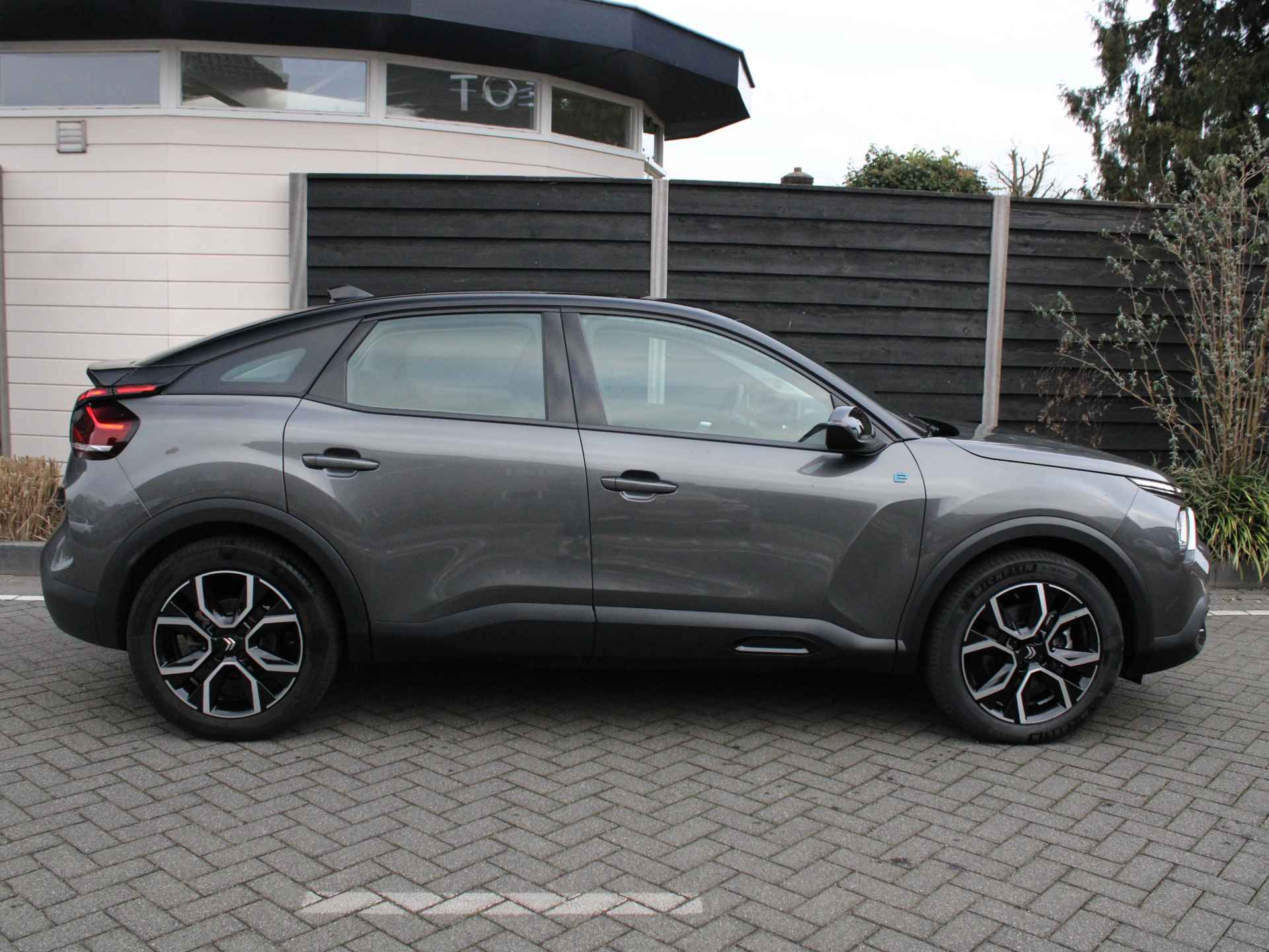 Citroën Ë-C4 Feel Pack 50 kWh 136PK Automaat Navigatie, Achteruitrijcamera, Stuur, Stoel en Voorruitverwarming, Parkeersensoren Achter - 8/36