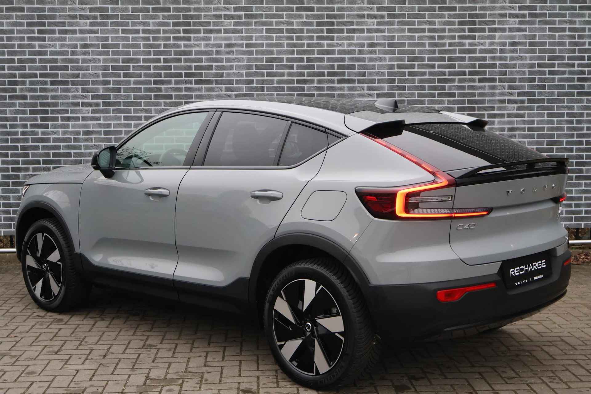 Volvo C40 Single Motor Extended Range Plus 82 kWh | Extra getint glas | Adaptieve cruise control | Stoelverwarming | Dodehoek detectie | achteruitrijcamera | - 7/28