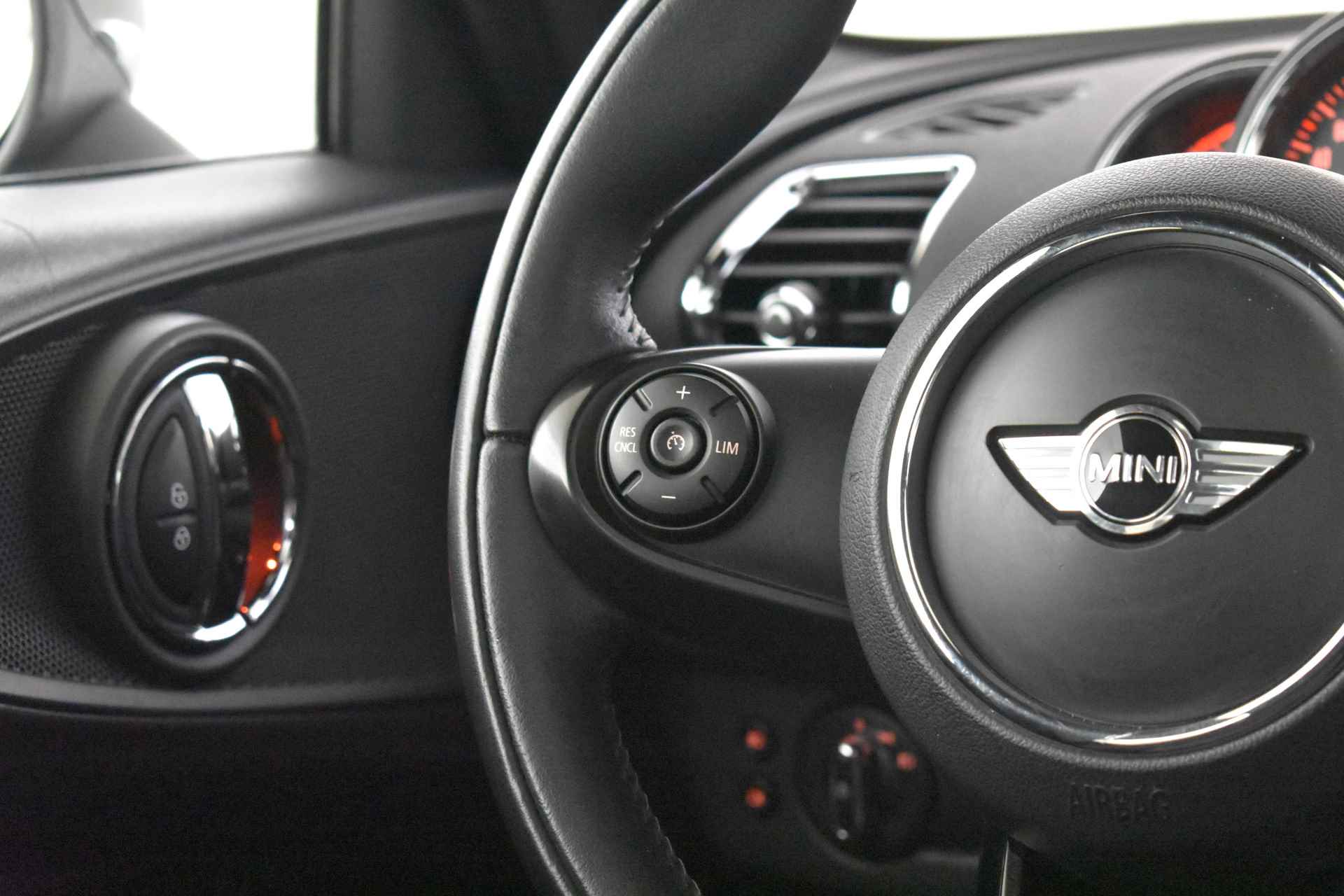 MINI Clubman Cooper Chili / Panoramadak / PDC achter / LED / Comfortstoelen / Cruise Control / Getint glas achter / Multifunctioneel stuurwiel - 18/43