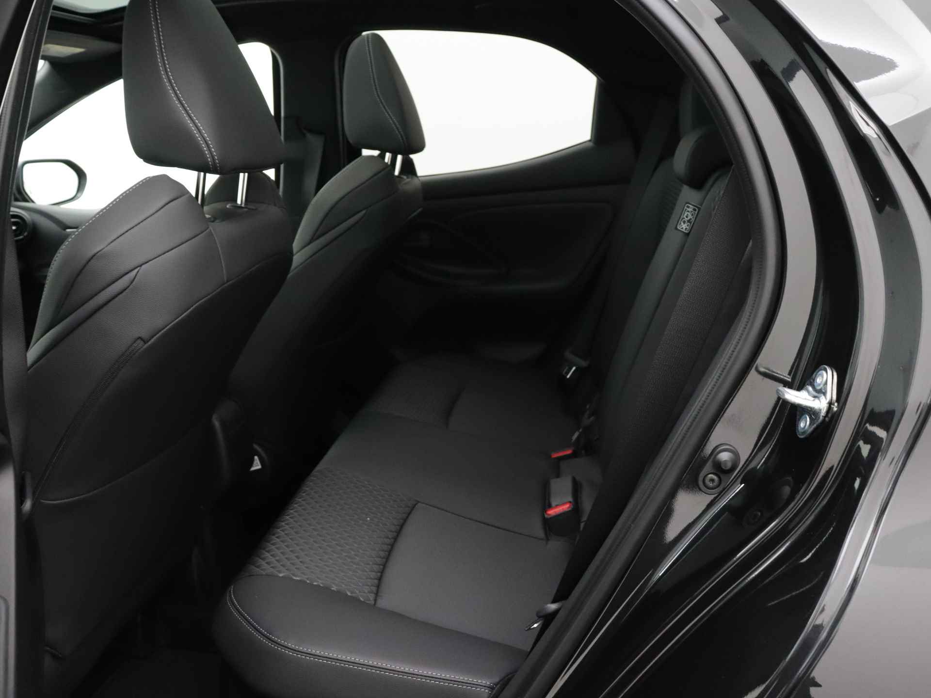 Mazda 2 Hybrid 1.5 Homura Plus | Panoramadak | Camera | Navigatie | Stoelverwarming | Parkeersensoren Voor + Achter | - 17/41