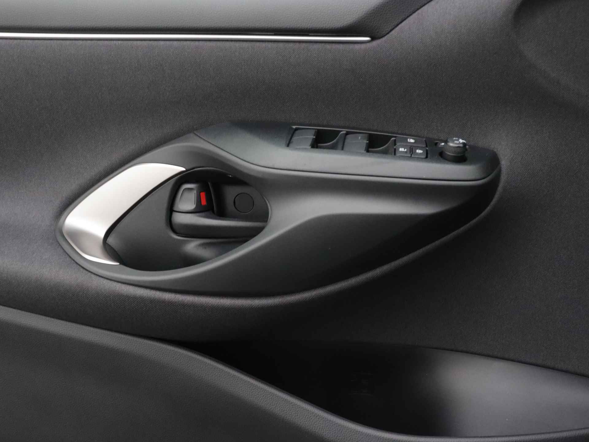 Mazda 2 Hybrid 1.5 Homura Plus | Panoramadak | Camera | Navigatie | Stoelverwarming | Parkeersensoren Voor + Achter | - 29/41