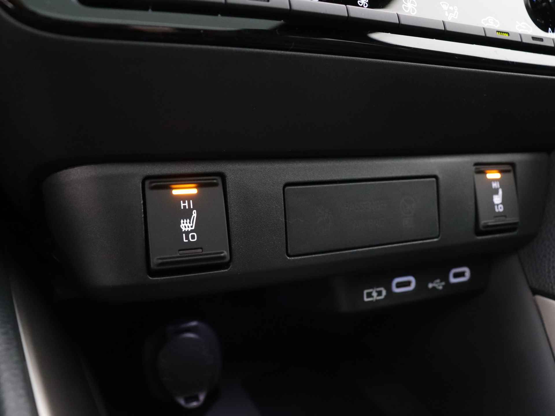 Mazda 2 Hybrid 1.5 Homura Plus | Panoramadak | Camera | Navigatie | Stoelverwarming | Parkeersensoren Voor + Achter | - 31/41