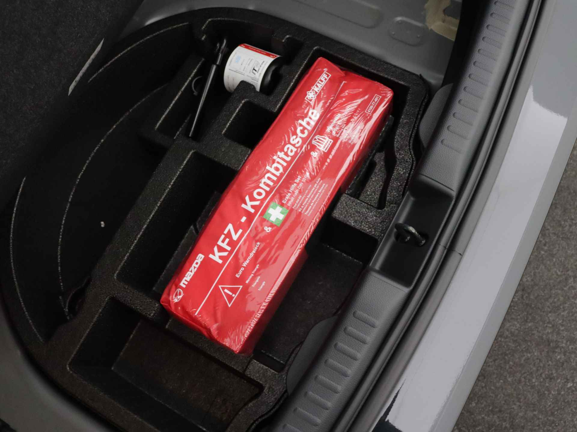 Mazda 2 Hybrid 1.5 Homura Plus | Panoramadak | Camera | Navigatie | Stoelverwarming | Parkeersensoren Voor + Achter | - 36/41