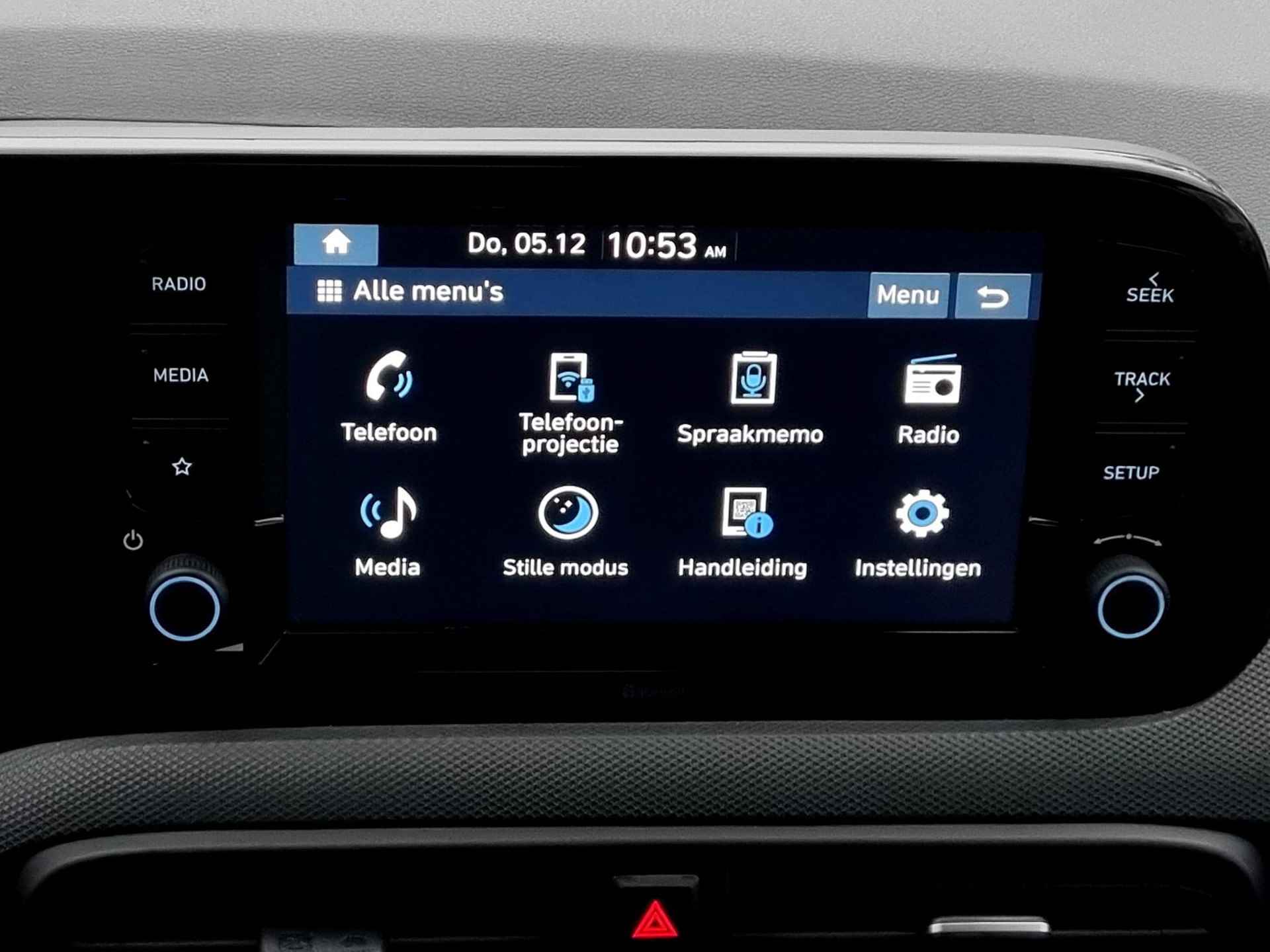 Hyundai i10 1.0 Comfort Automaat / Navigatie via Android Auto/Apple Carplay / Airco / DAB / Cruise Control - 12/40