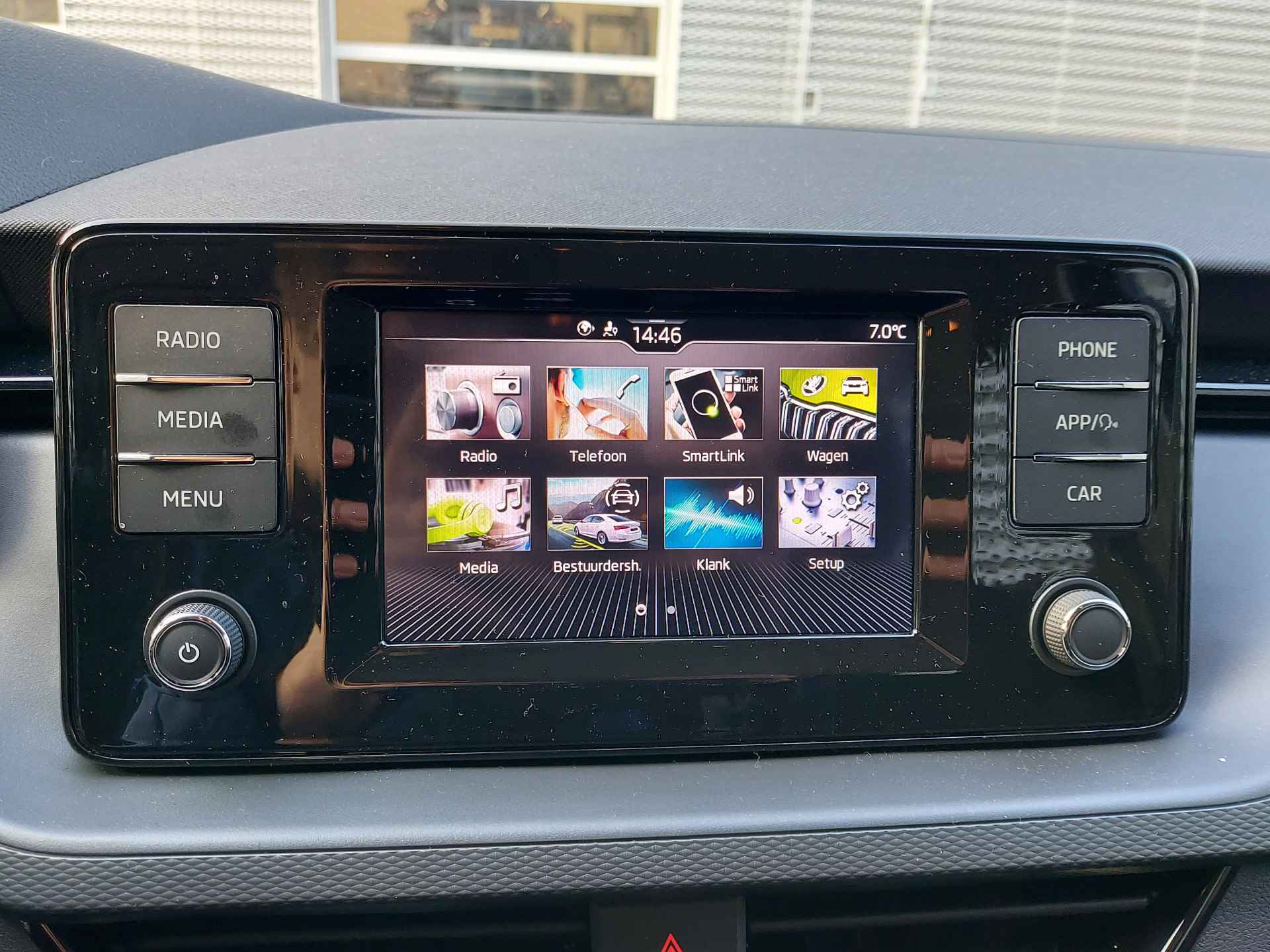 Škoda Scala 1.0 TSI Ambition Carplay, extra getint glas achter, lm vegen 16 inch, verwarmde buiten spiegels - 13/31