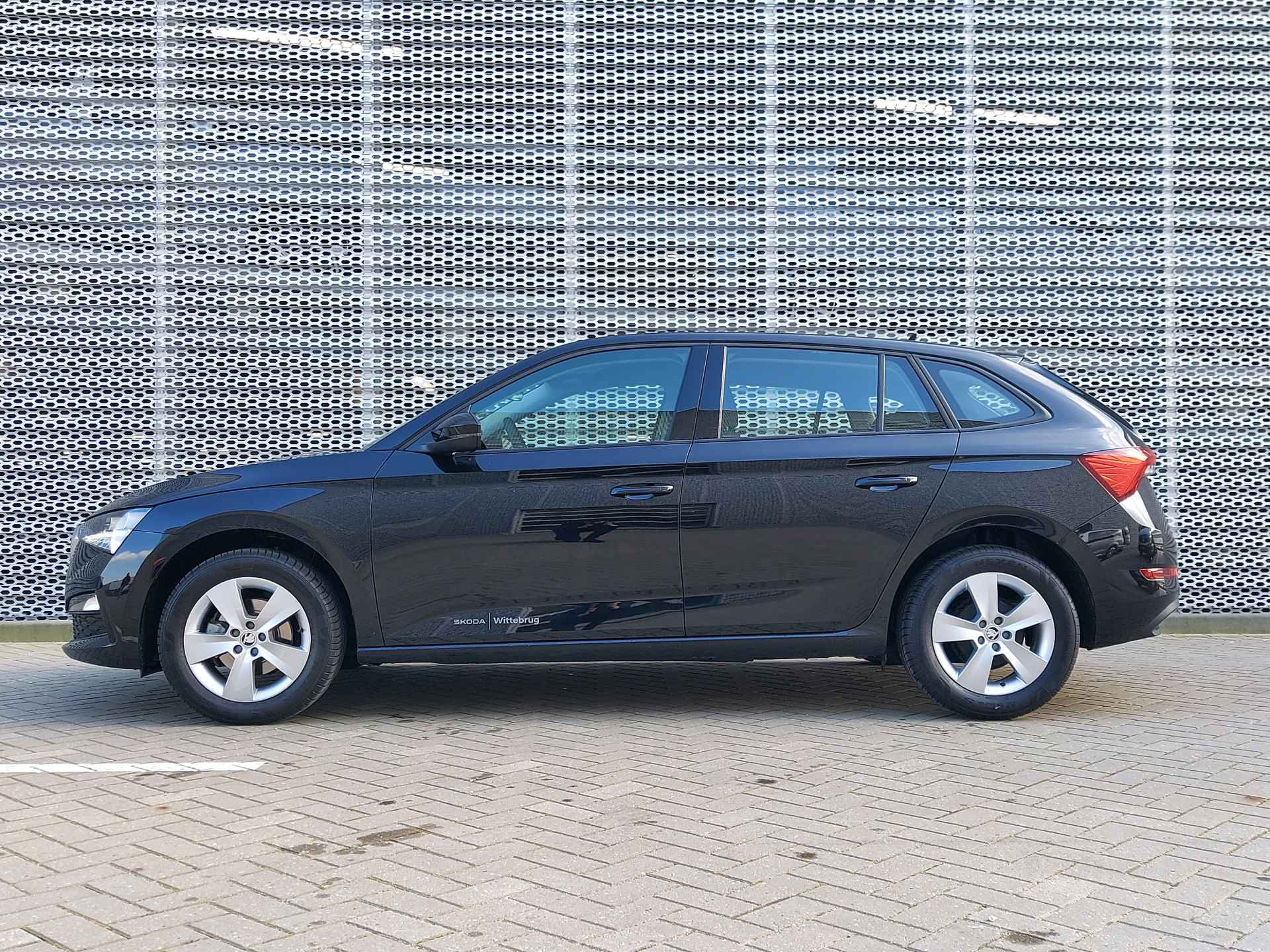 Škoda Scala 1.0 TSI Ambition Carplay, extra getint glas achter, lm vegen 16 inch, verwarmde buiten spiegels - 16/31