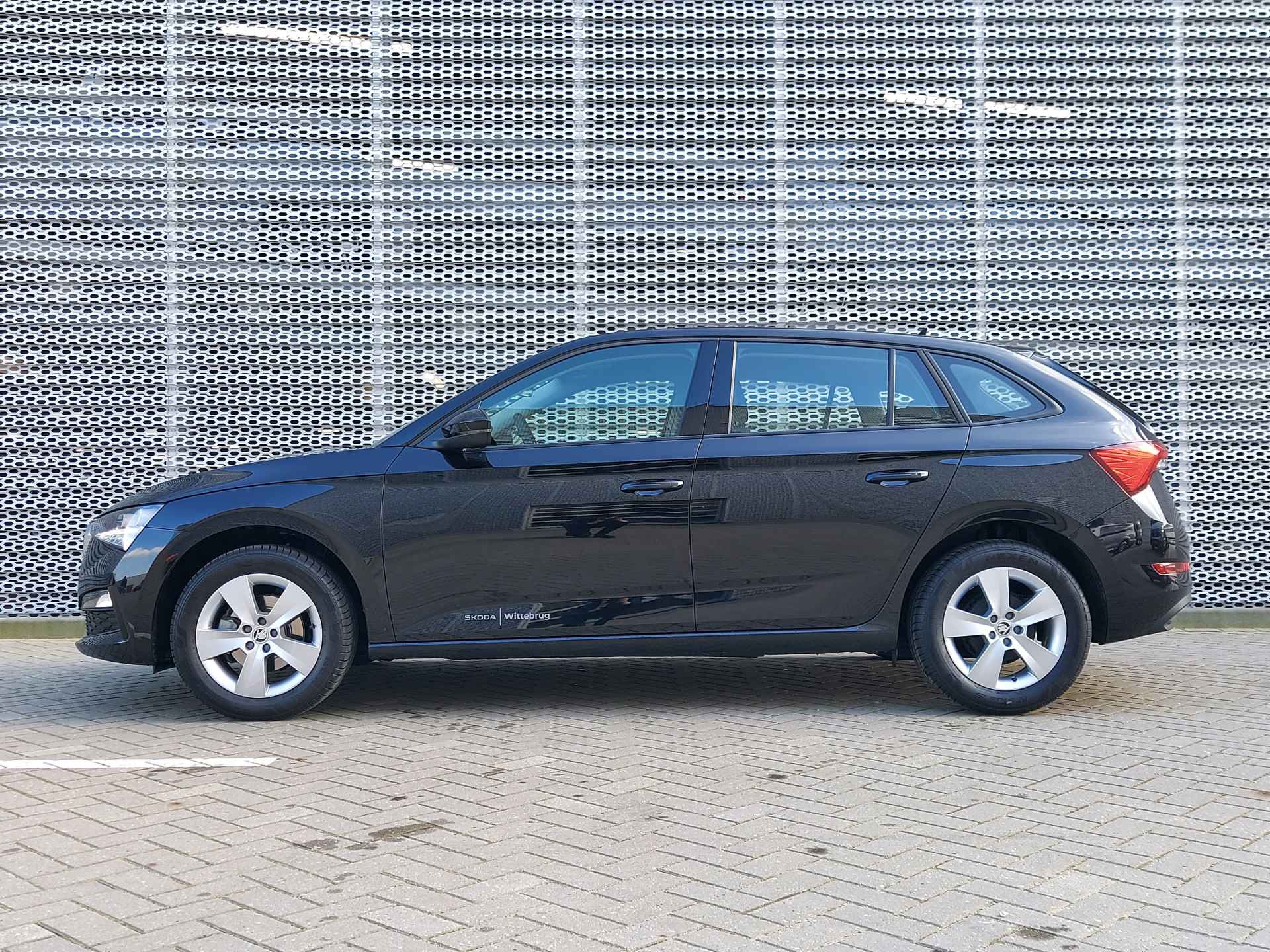 Škoda Scala 1.0 TSI Ambition Carplay, extra getint glas achter, lm vegen 16 inch, verwarmde buiten spiegels - 17/31