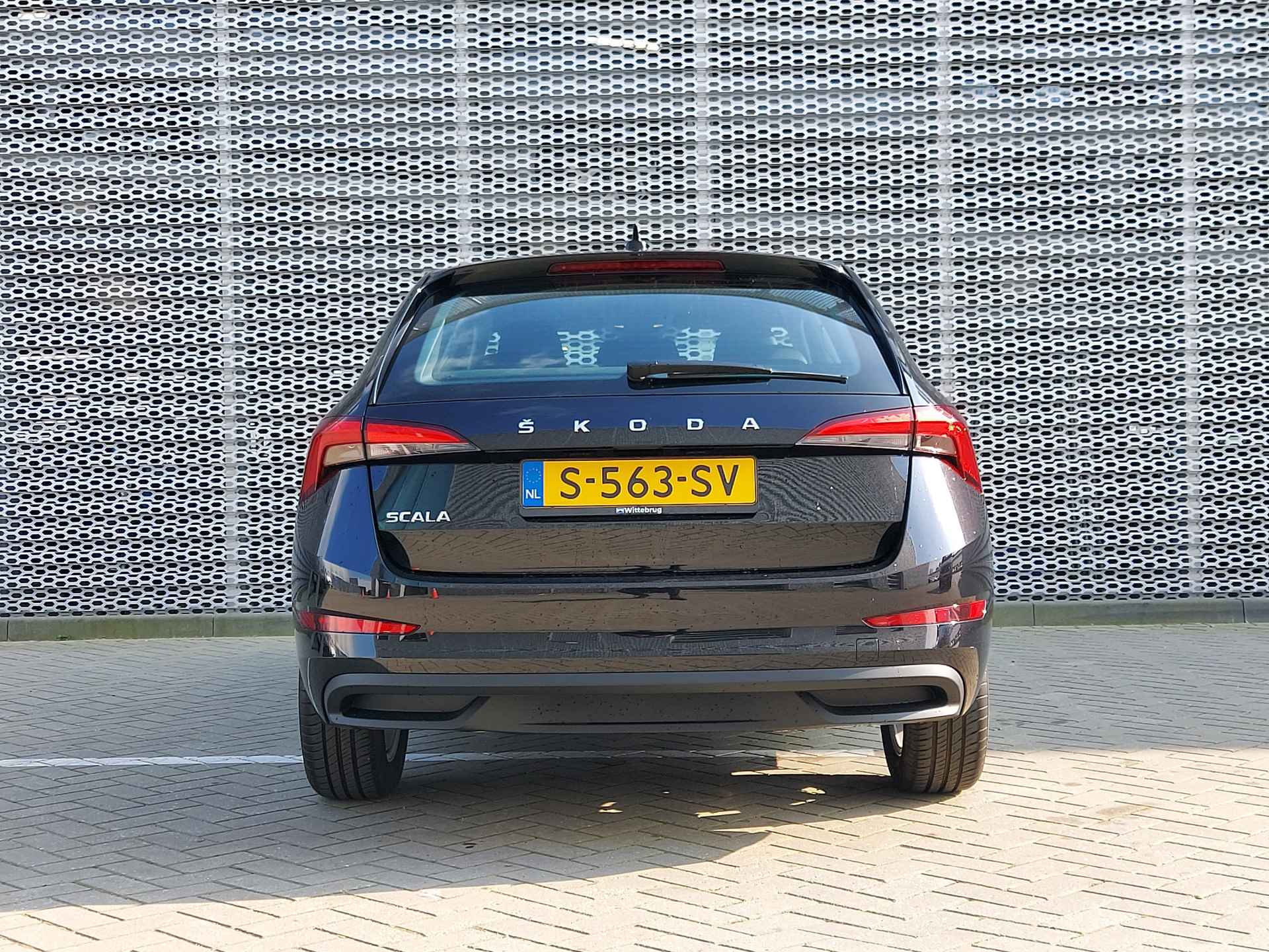 Škoda Scala 1.0 TSI Ambition Carplay, extra getint glas achter, lm vegen 16 inch, verwarmde buiten spiegels - 26/31