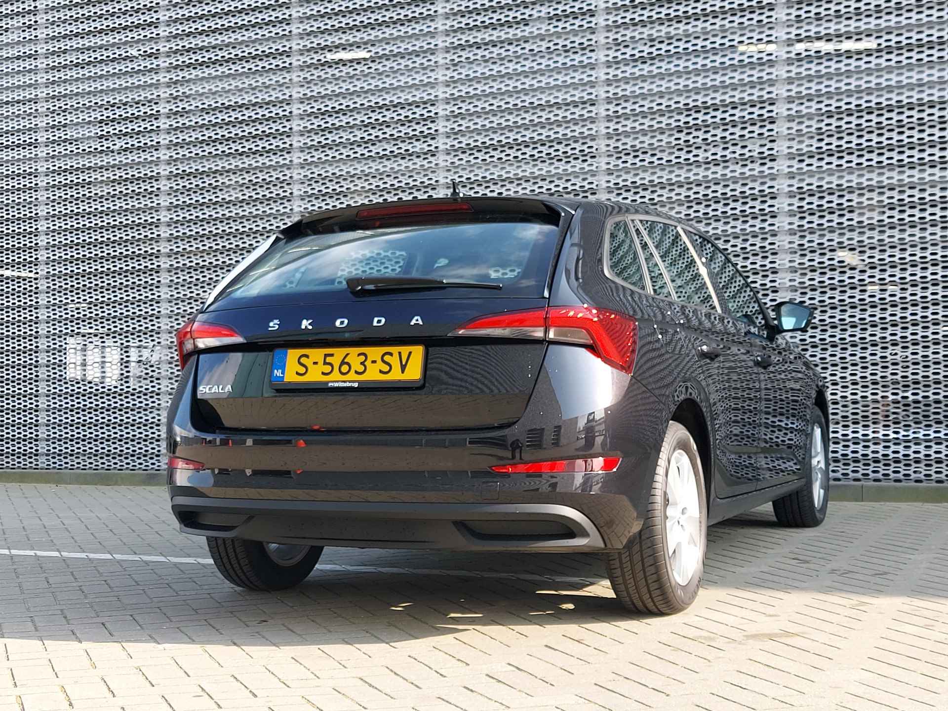 Škoda Scala 1.0 TSI Ambition Carplay, extra getint glas achter, lm vegen 16 inch, verwarmde buiten spiegels - 28/31