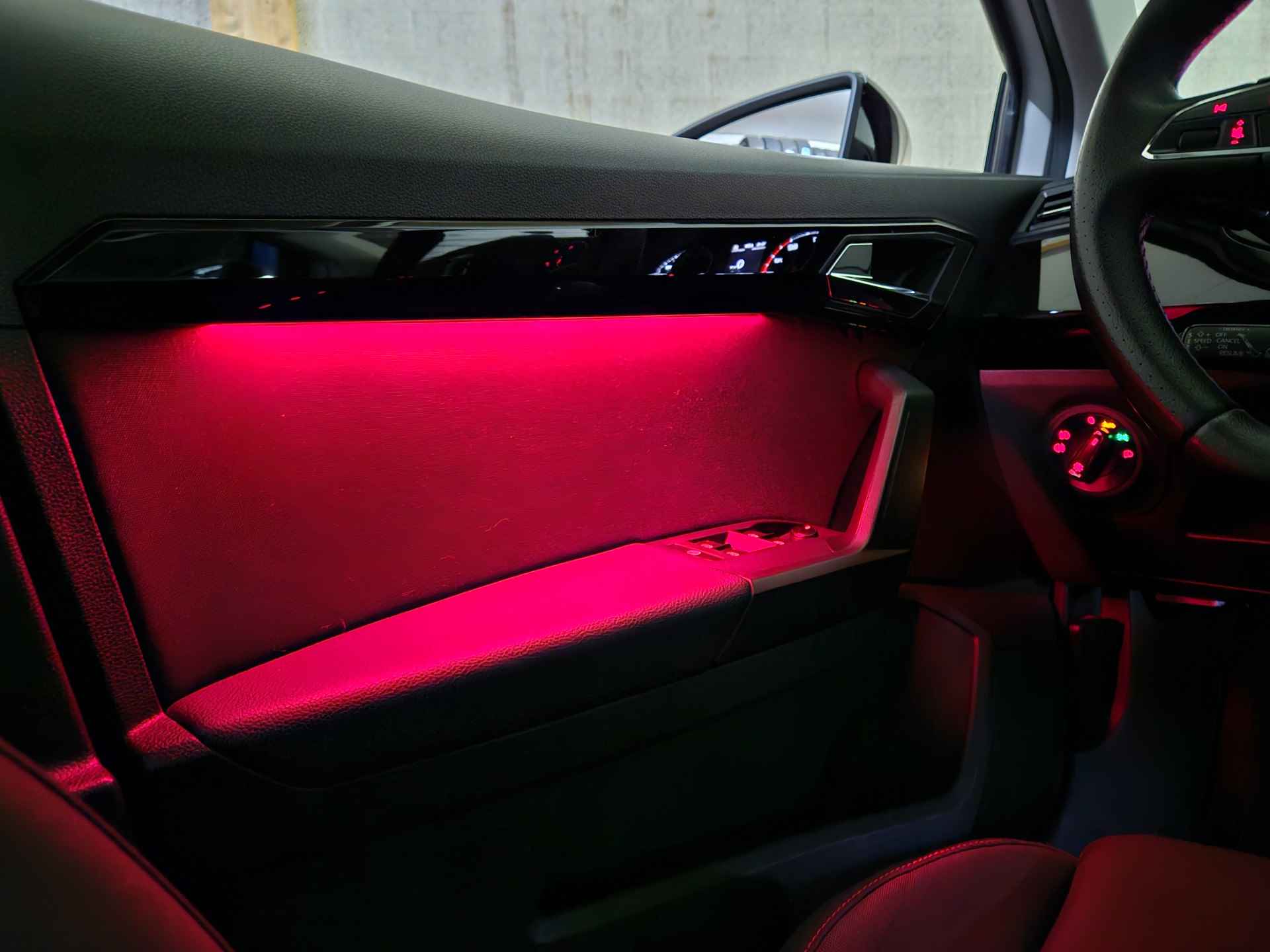 SEAT Ibiza 1.0 TSI FR Business Intense / 18'' LMV / FULL LED / STOELVERW. / - 29/32