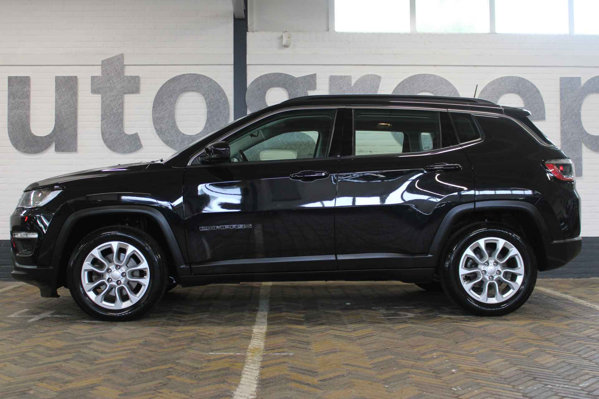 Jeep Compass 1.3T Longitude | Incl. 12 maanden garantie | 1ste eigenaar! | Dealer onderhouden | Cruise control | Climate control | Bluetooth | DAB radio | Lane assist | - 13/48