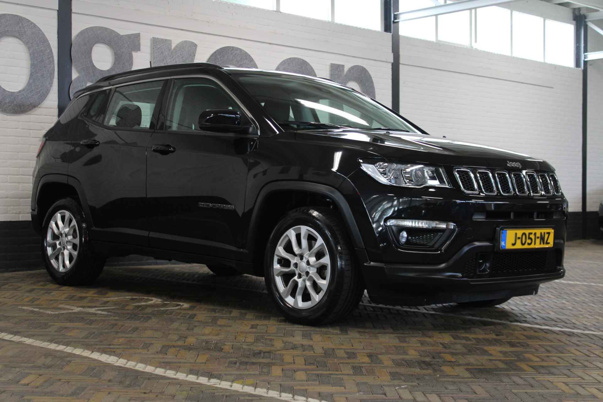 Jeep Compass 1.3T Longitude | Incl. 12 maanden garantie | 1ste eigenaar! | Dealer onderhouden | Cruise control | Climate control | Bluetooth | DAB radio | Lane assist | - 19/48