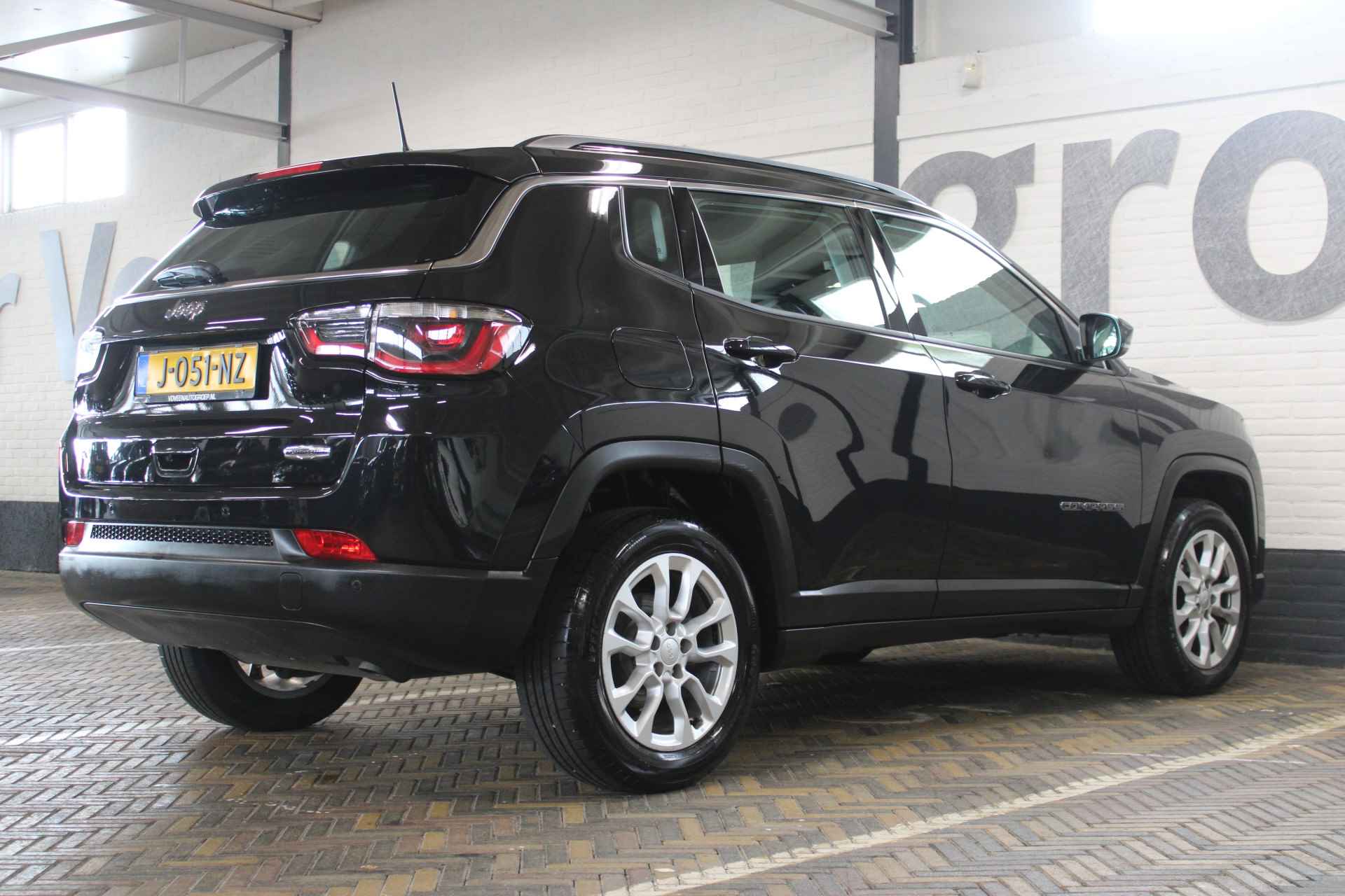 Jeep Compass 1.3T Longitude | Incl. 12 maanden garantie | 1ste eigenaar! | Dealer onderhouden | Cruise control | Climate control | Bluetooth | DAB radio | Lane assist | - 24/48