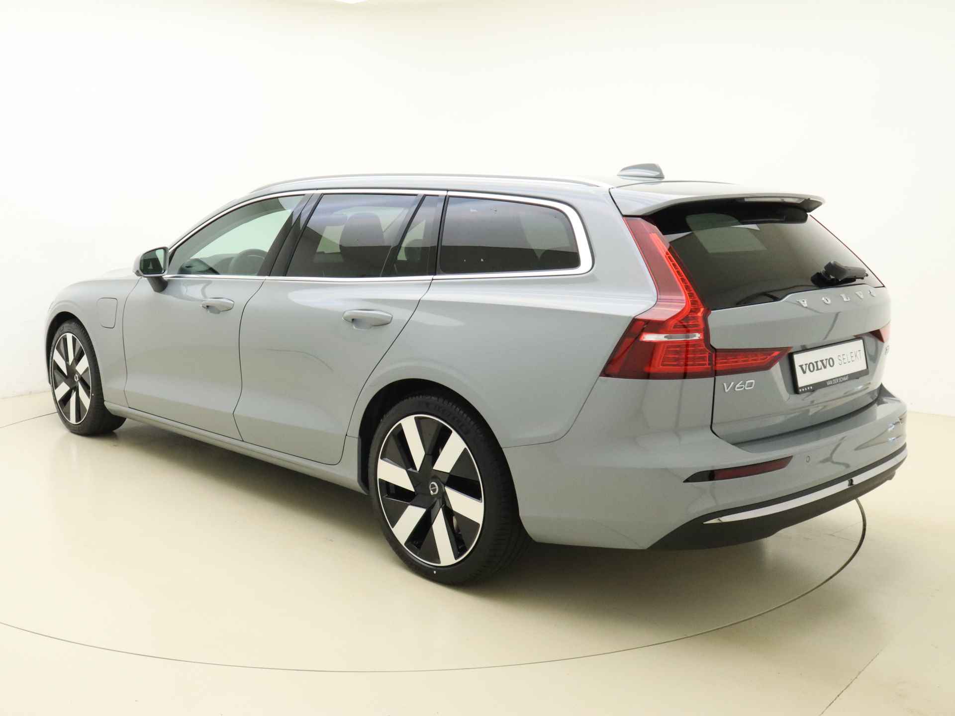 Volvo V60 T6 350pk AWD Essential Edition / NIEUW / DIRECT LEVERBAAR / Adapt. Cruise / BLIS / Leder / 19'' / Donker glas / Stoel + Stuurw. Verwarming / - 6/37