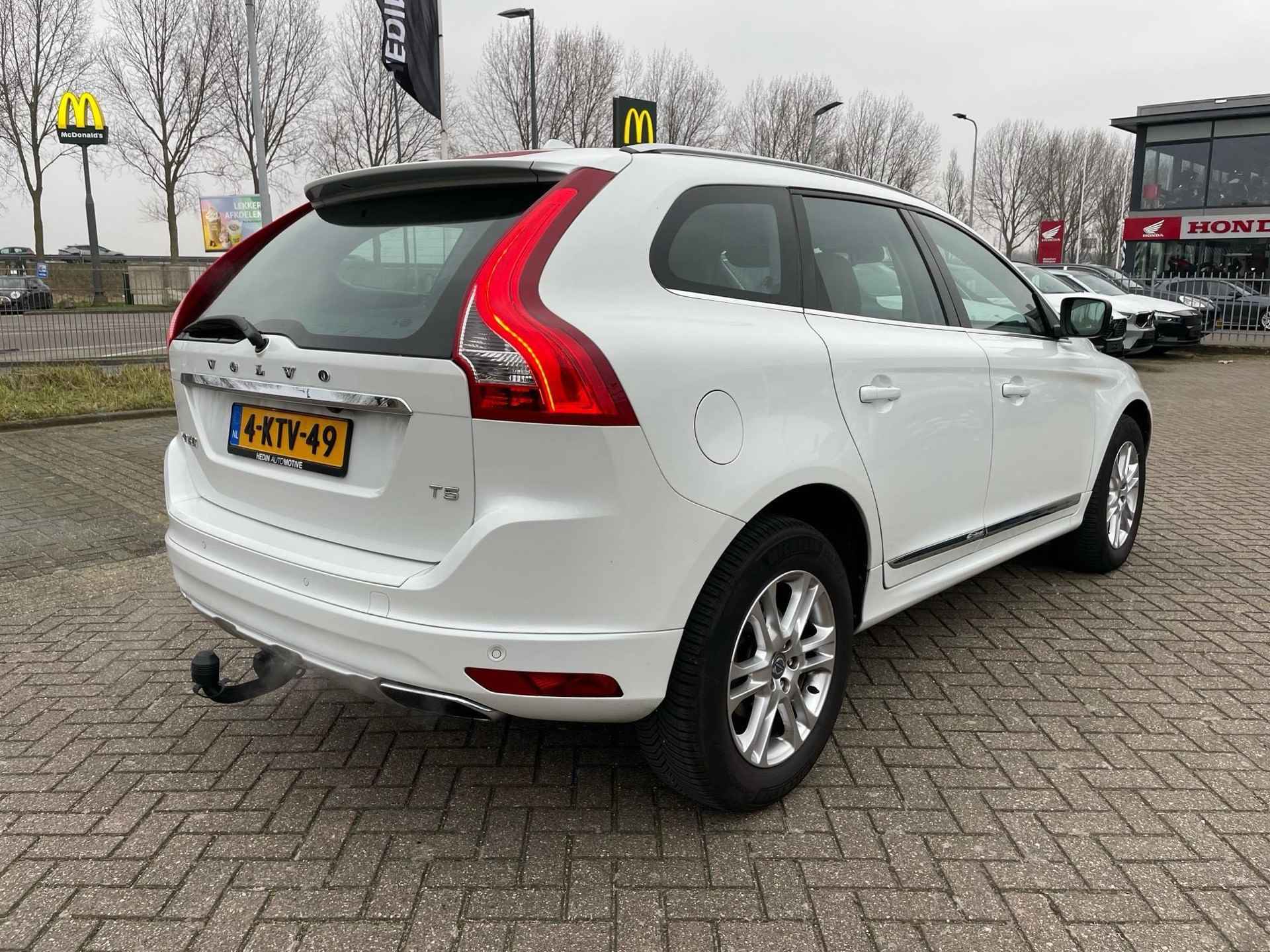 Volvo XC60 2.0 T5 FWD Summum | Automaat | 1800 Kg trekgewicht | Panoramadak elektrisch |Lederen bekleding | Elektrisch bedienbare stoelen | Stoelverwarming| Parkeercamera | Navigatie | Trekhaak - 2/12