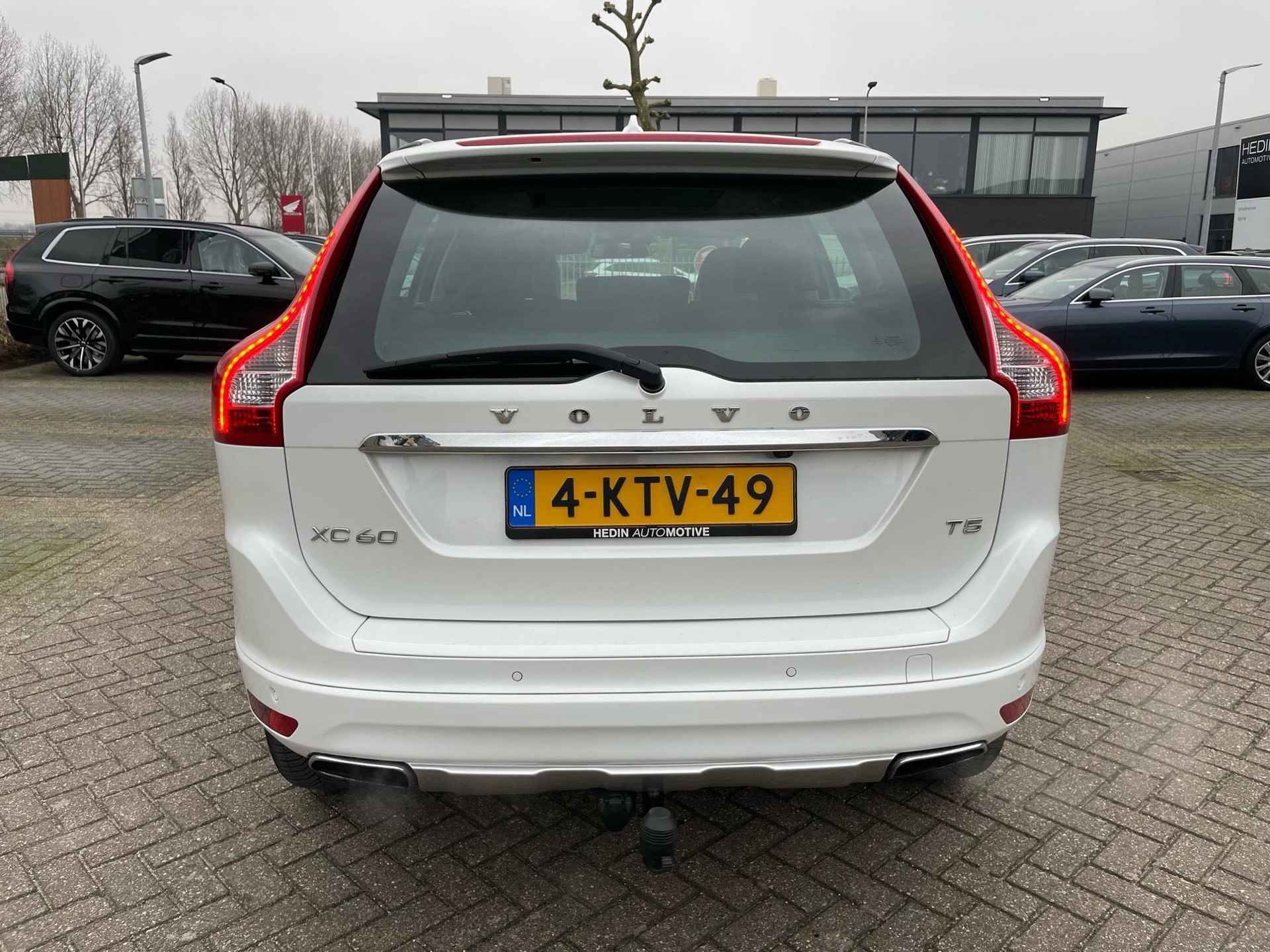 Volvo XC60 2.0 T5 FWD Summum | Automaat | 1800 Kg trekgewicht | Panoramadak elektrisch |Lederen bekleding | Elektrisch bedienbare stoelen | Stoelverwarming| Parkeercamera | Navigatie | Trekhaak - 9/12