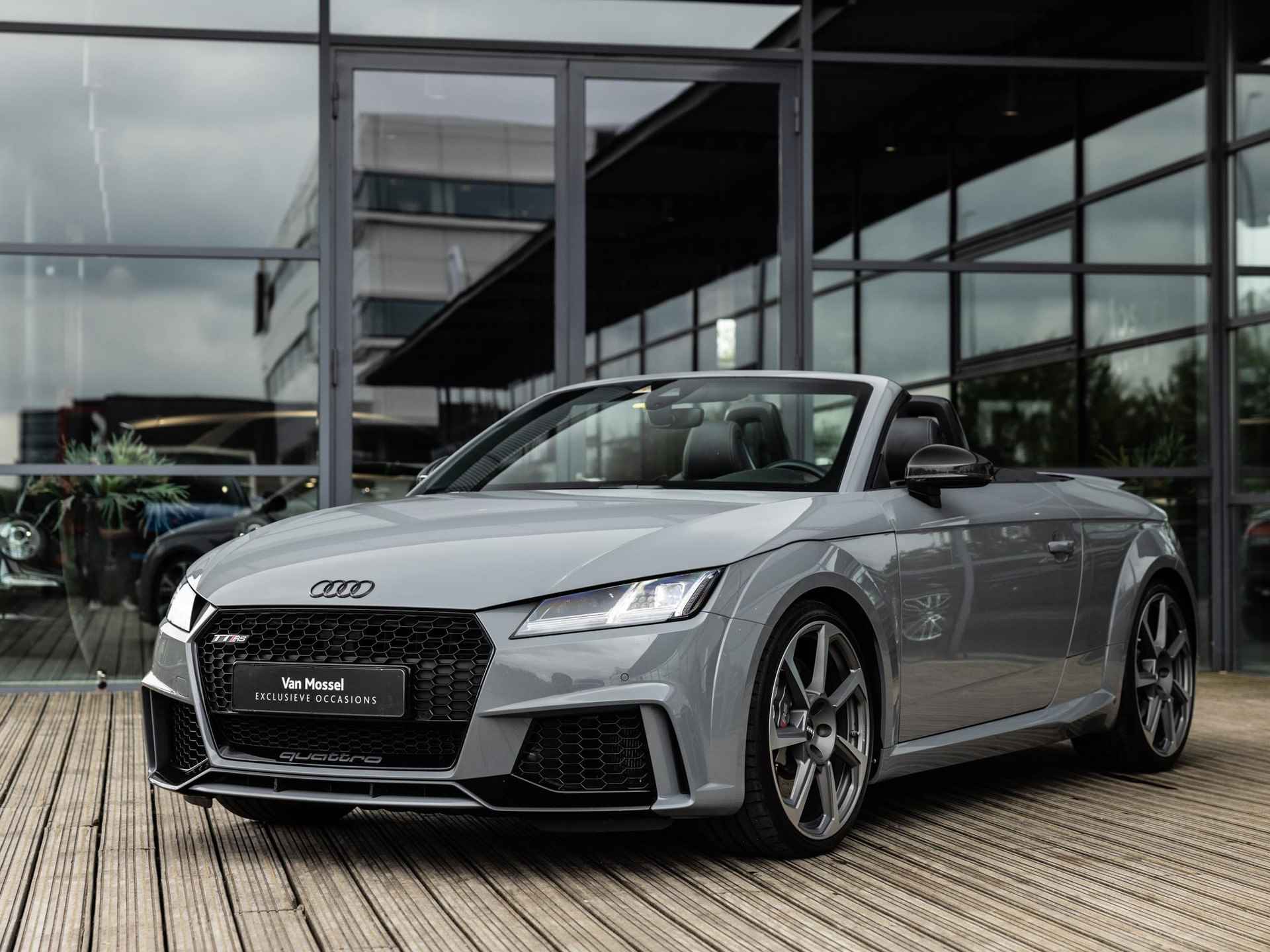 Audi TT RS Roadster 2.5 TFSI TT RS quattro | KERAMISCHE REMMEN | AUDI MAGNETIC RIDE | RS SPORTUITLAAT | KEYLESS | NEKVERWARMING | NARDOGRIJS | 280 KM/U | B&O | CARBON MOTORAFDEKKING | - 2/59