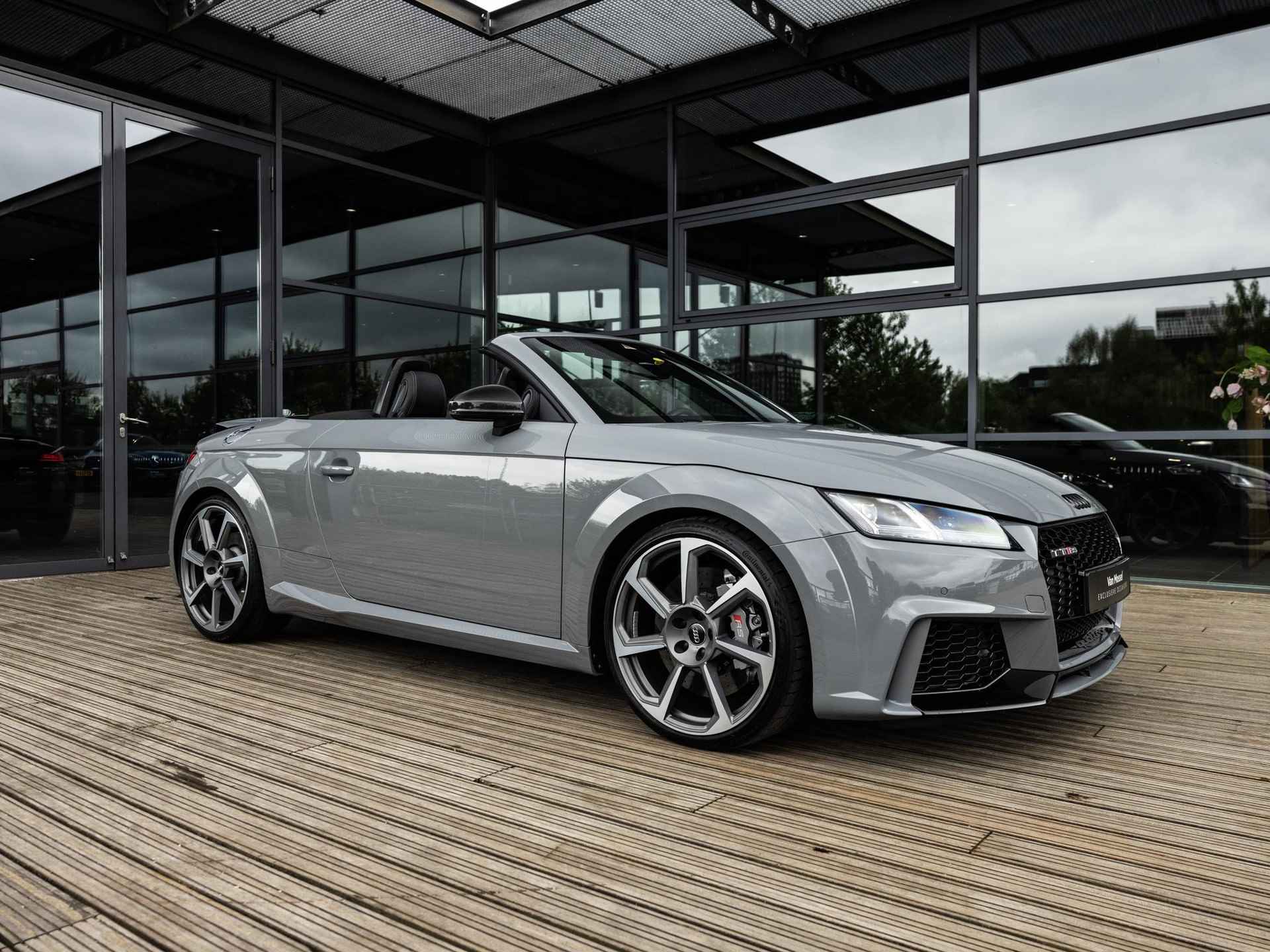 Audi TT RS Roadster 2.5 TFSI TT RS quattro | KERAMISCHE REMMEN | AUDI MAGNETIC RIDE | RS SPORTUITLAAT | KEYLESS | NEKVERWARMING | NARDOGRIJS | 280 KM/U | B&O | CARBON MOTORAFDEKKING | - 4/59