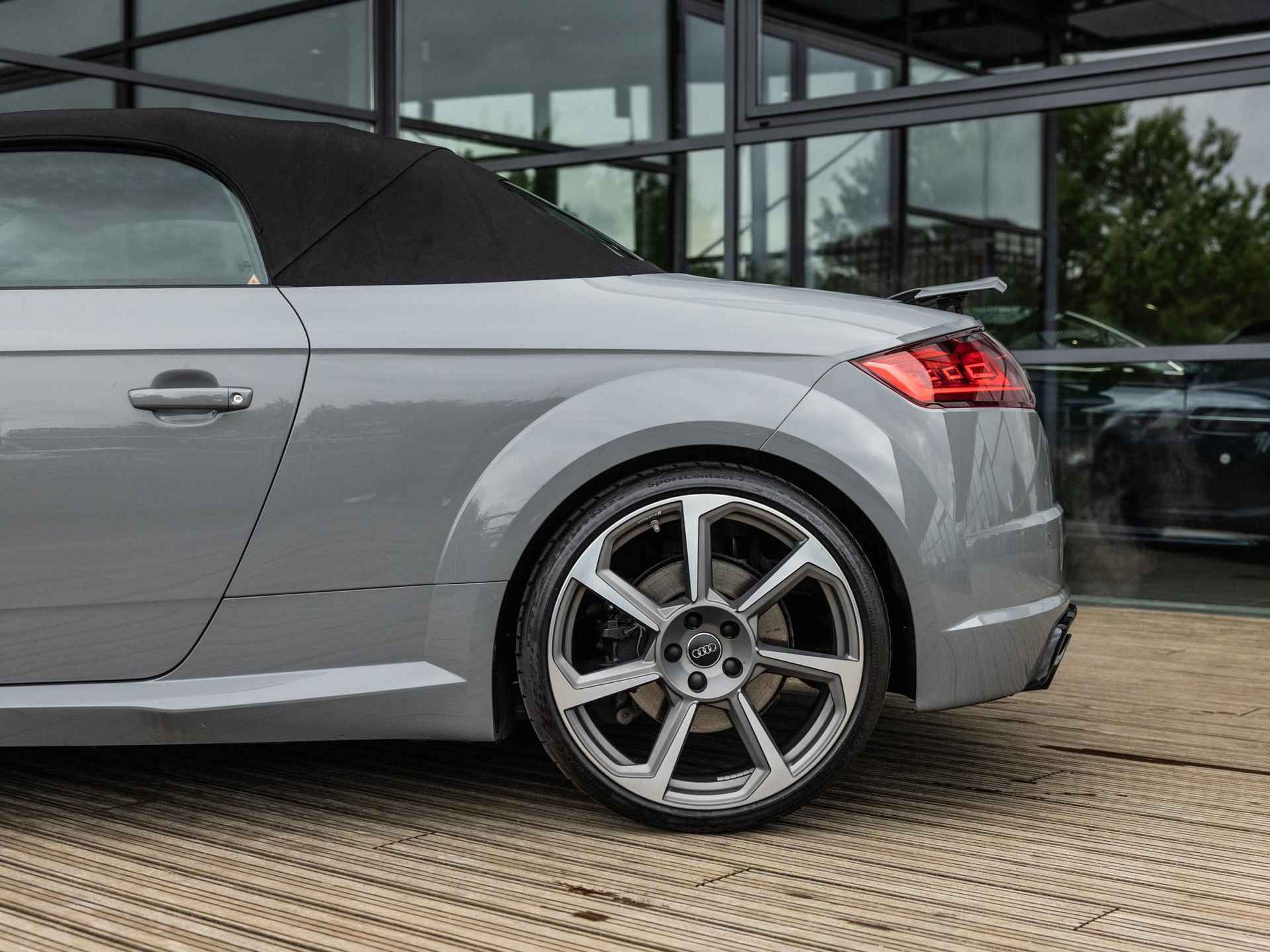 Audi TT RS Roadster 2.5 TFSI TT RS quattro | KERAMISCHE REMMEN | AUDI MAGNETIC RIDE | RS SPORTUITLAAT | KEYLESS | NEKVERWARMING | NARDOGRIJS | 280 KM/U | B&O | CARBON MOTORAFDEKKING | - 57/59