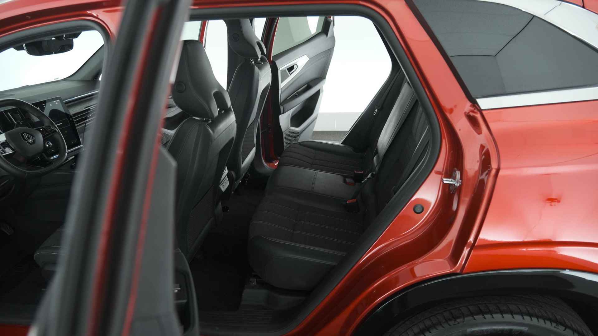 Renault Austral Mild Hybrid 160 Techno | 1800 KG Trekgewicht | Camera | Apple Carplay | Parkeersensoren - 45/70