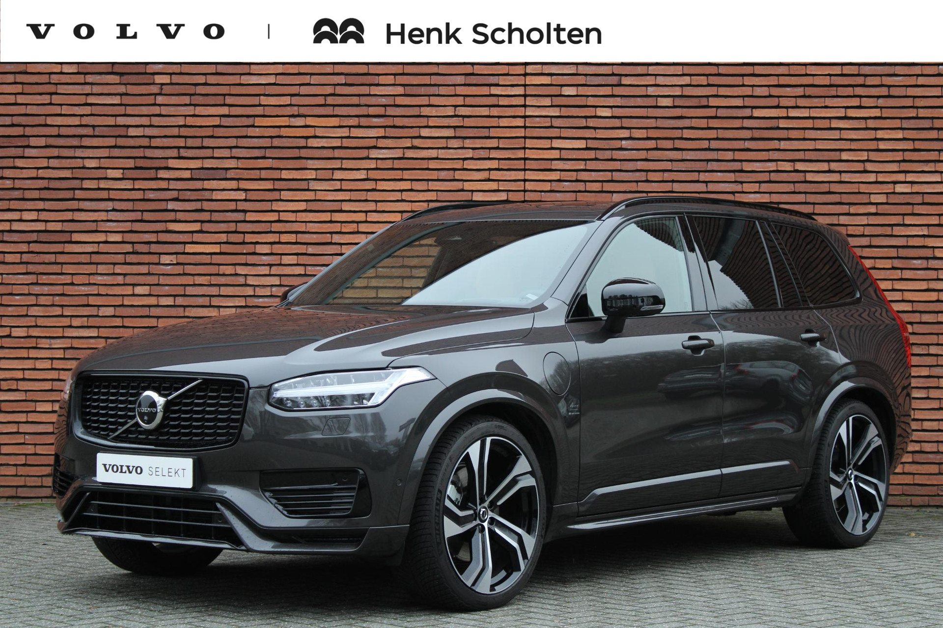 Volvo XC90 T8 Recharge AWD AUT8 455PK Ultimate Dark | Bowers&Wilkins Audio | Luchtvering | Adaptieve Cruise Control met Pilot Assist | Head-Up Display | Trekhaak | Elektrische voorstoelen met geheugen | Massagefunctie In Voorstoelen | Schuif-/Kanteldak | Verwarmbare Voorstoelen/Stuurwiel | 360° Camera | 4-Zone Climate Control |