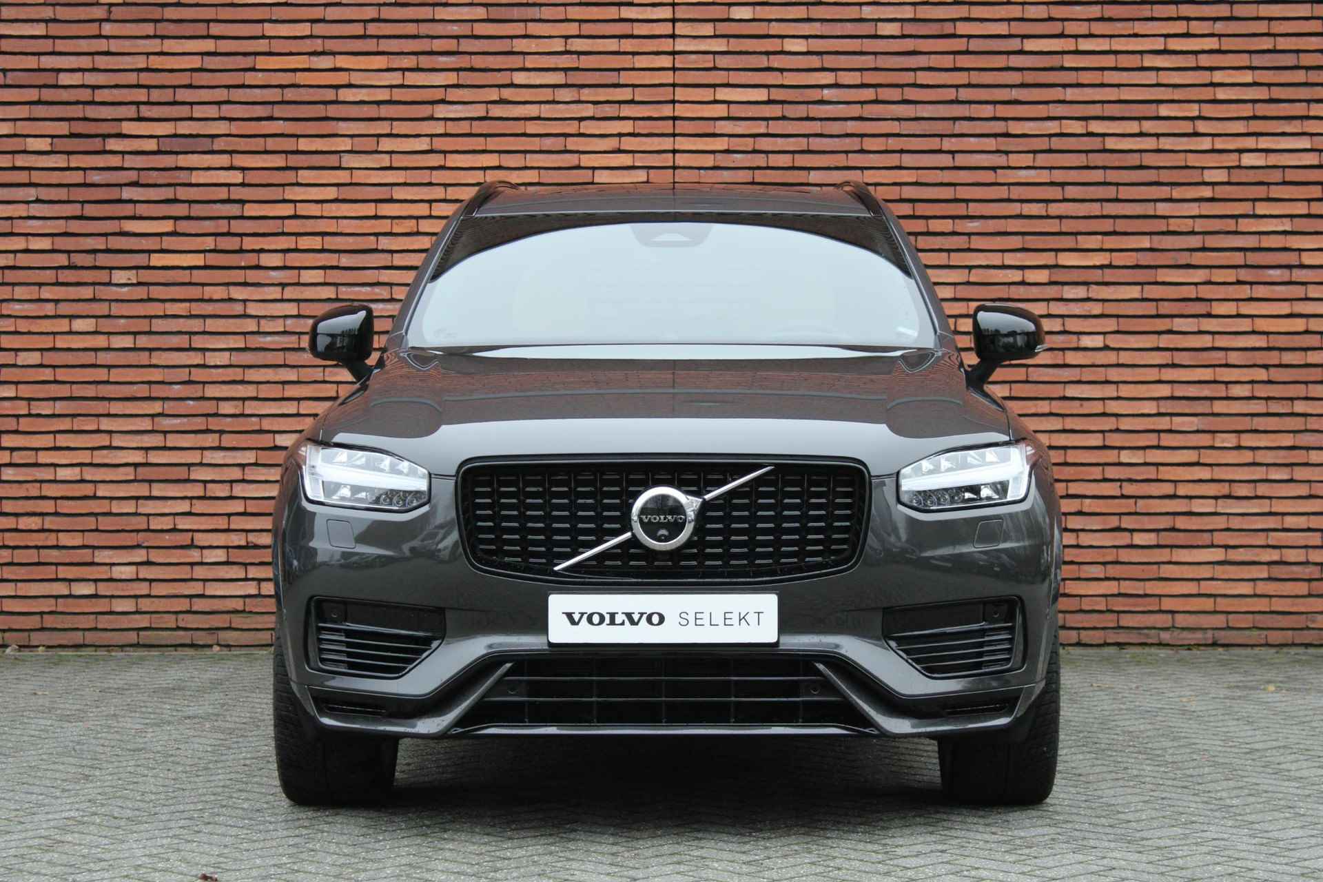 Volvo XC90 T8 Recharge AWD AUT8 455PK Ultimate Dark | Bowers&Wilkins Audio | Luchtvering | Adaptieve Cruise Control met Pilot Assist | Head-Up Display | Trekhaak | Elektrische voorstoelen met geheugen | Massagefunctie In Voorstoelen | Schuif-/Kanteldak | Verwarmbare Voorstoelen/Stuurwiel | 360° Camera | 4-Zone Climate Control | - 22/30