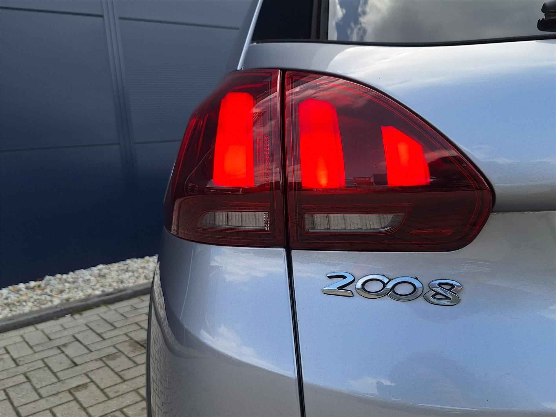 PEUGEOT 2008 1.2 PureTech 110pk Allure | Camera | Climate Control | Cruise Control | Navigatie - 12/38