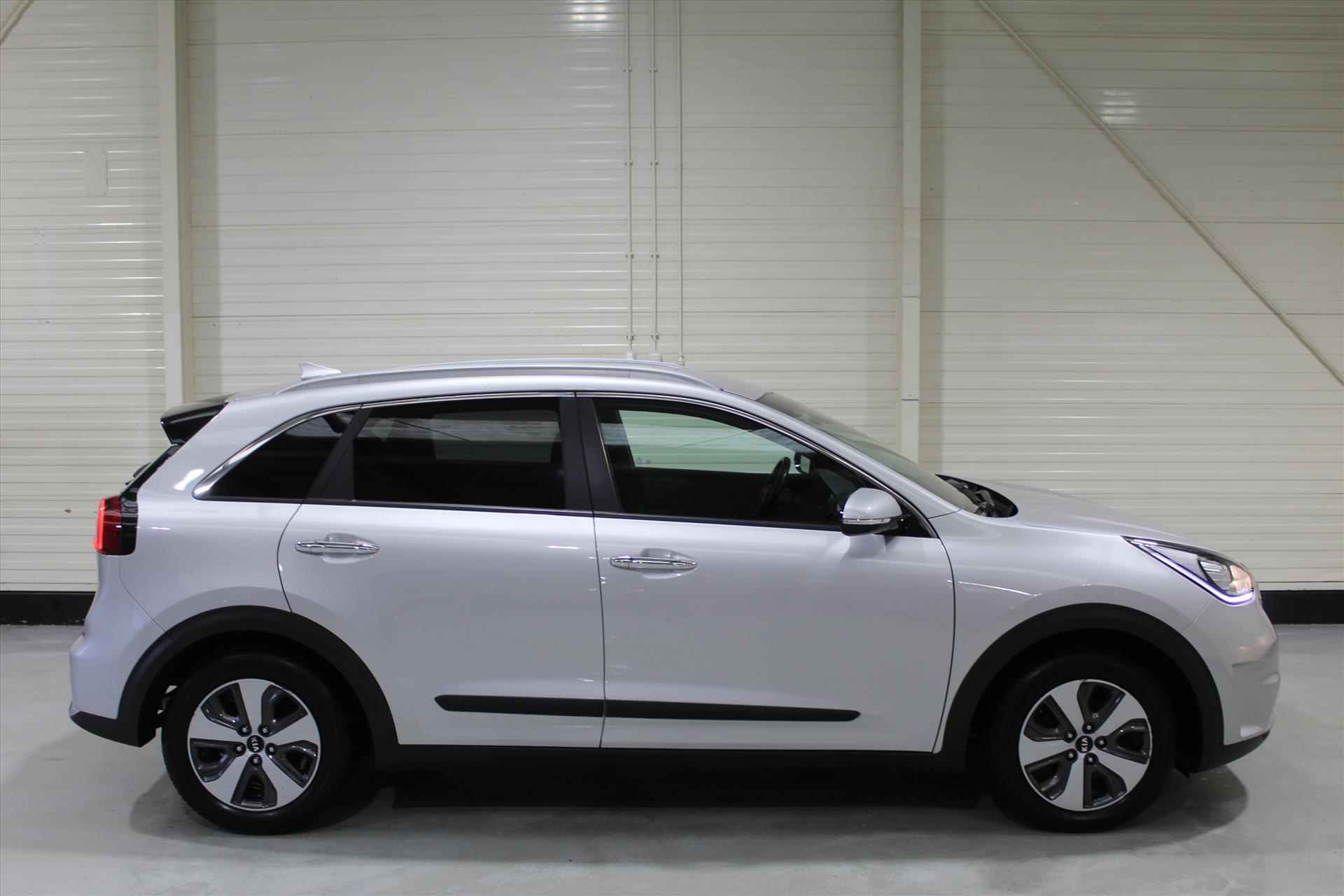 Kia Niro 1.6 Hybrid DynamicLine - 8/41