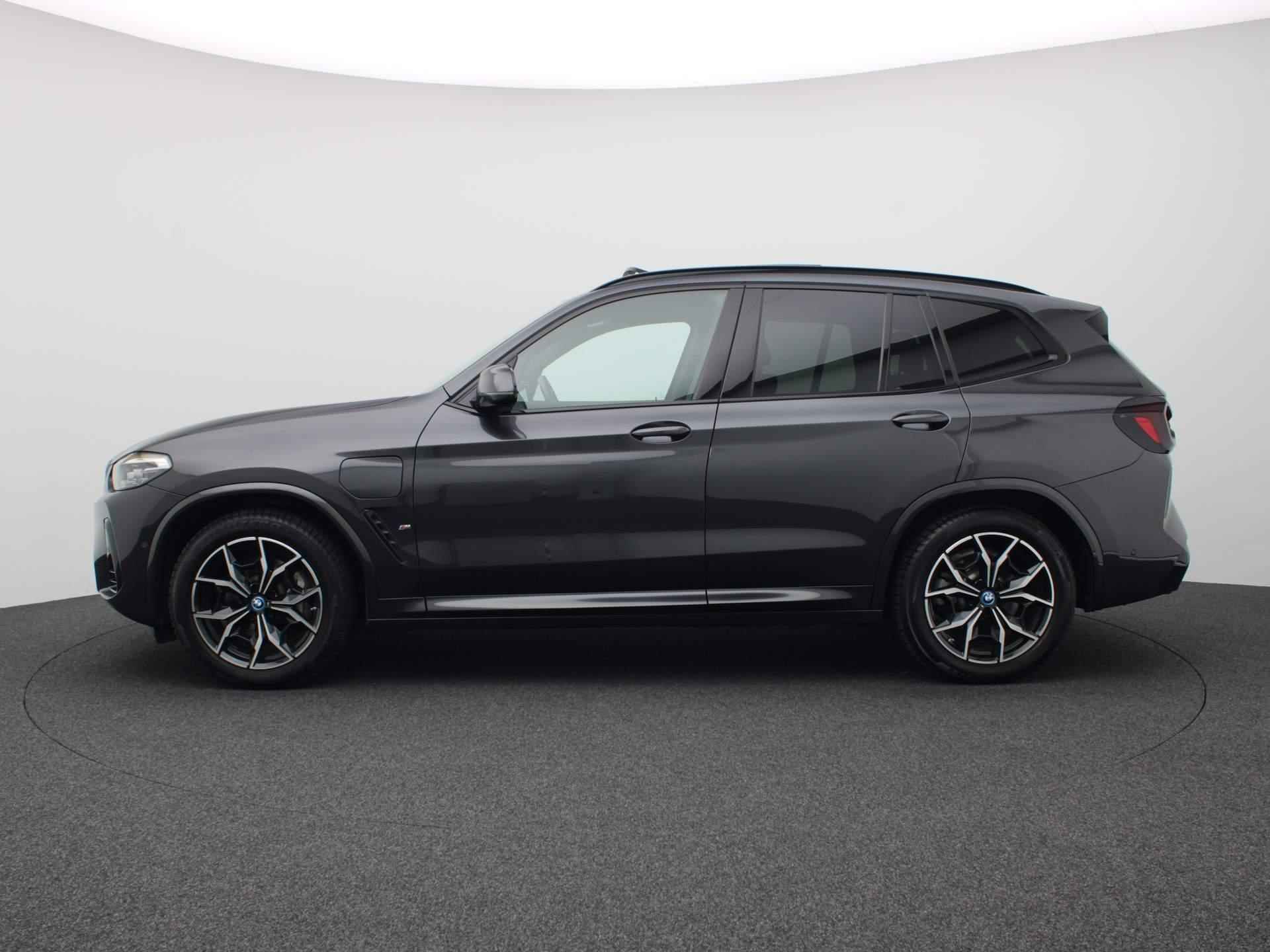 BMW X3 xDrive30e 292PK Aut. M Sport, Shadow, panoramadak, achteruitrijcamera, keyless entry, memory functie voorstoel, verwarmbare voorstoelen, 19" LM Velgen - 2/53