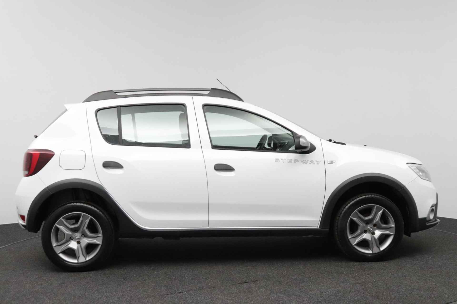 Dacia Sandero Stepway TCe 90 Laureate - 8/28