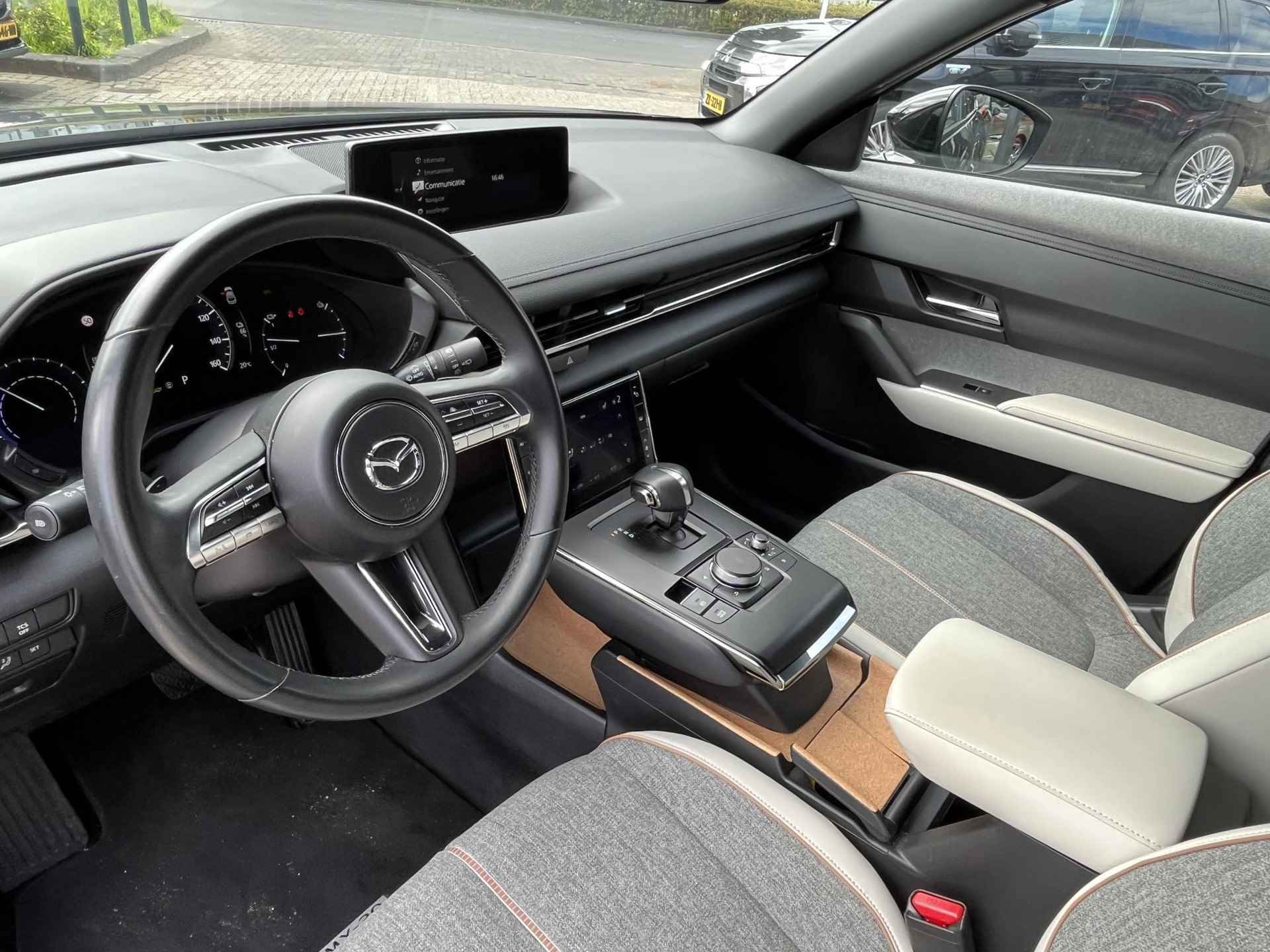 Mazda MX-30 First Edition /Private Lease vanaf € 414/8% bijtelling/Dealeronderhouden/Navi/ECC/Head-up/CarPlay - 35/49
