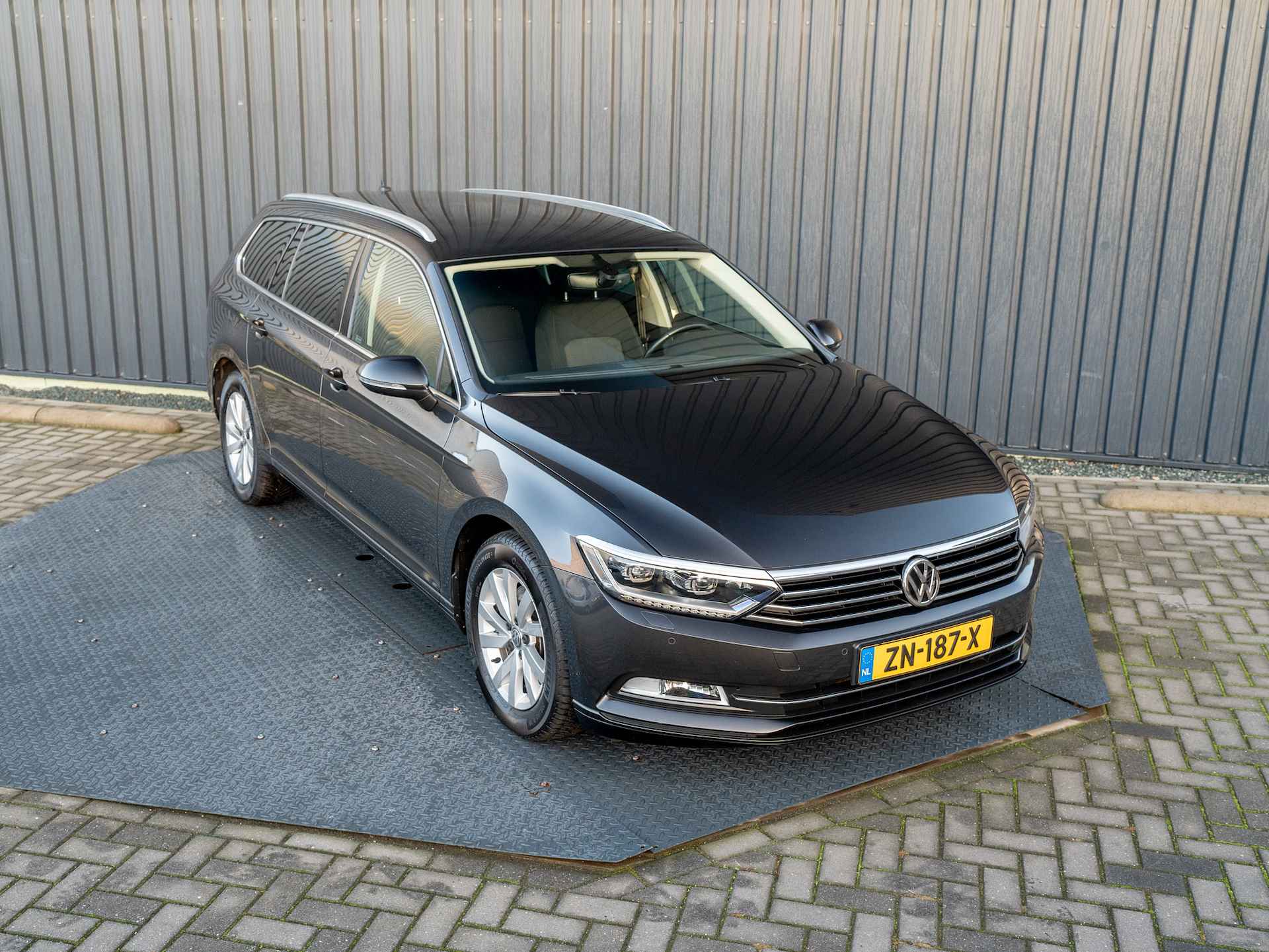 Volkswagen Passat Variant 1.5 TSI 150Pk Comfortline Business | Keyless | Elk A-klep | LED koplampen | Trekhaak | Prijs Rijklaar!! - 39/47