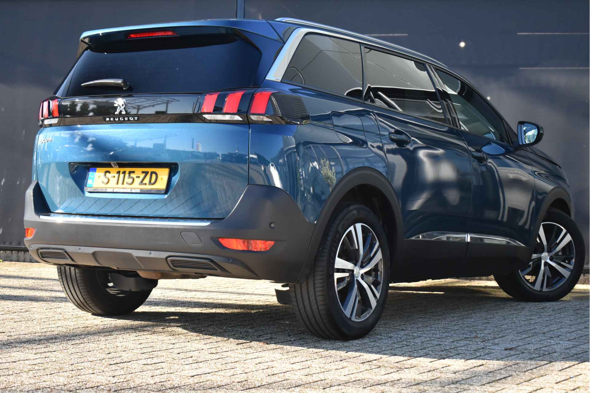 Peugeot 5008 1.2 PureTech Allure Pack Business 130pk Automaat 7p | Navigatie | Achteruitrijcamera | Stoelverwarming | Climate Control | Cruis - 3/47