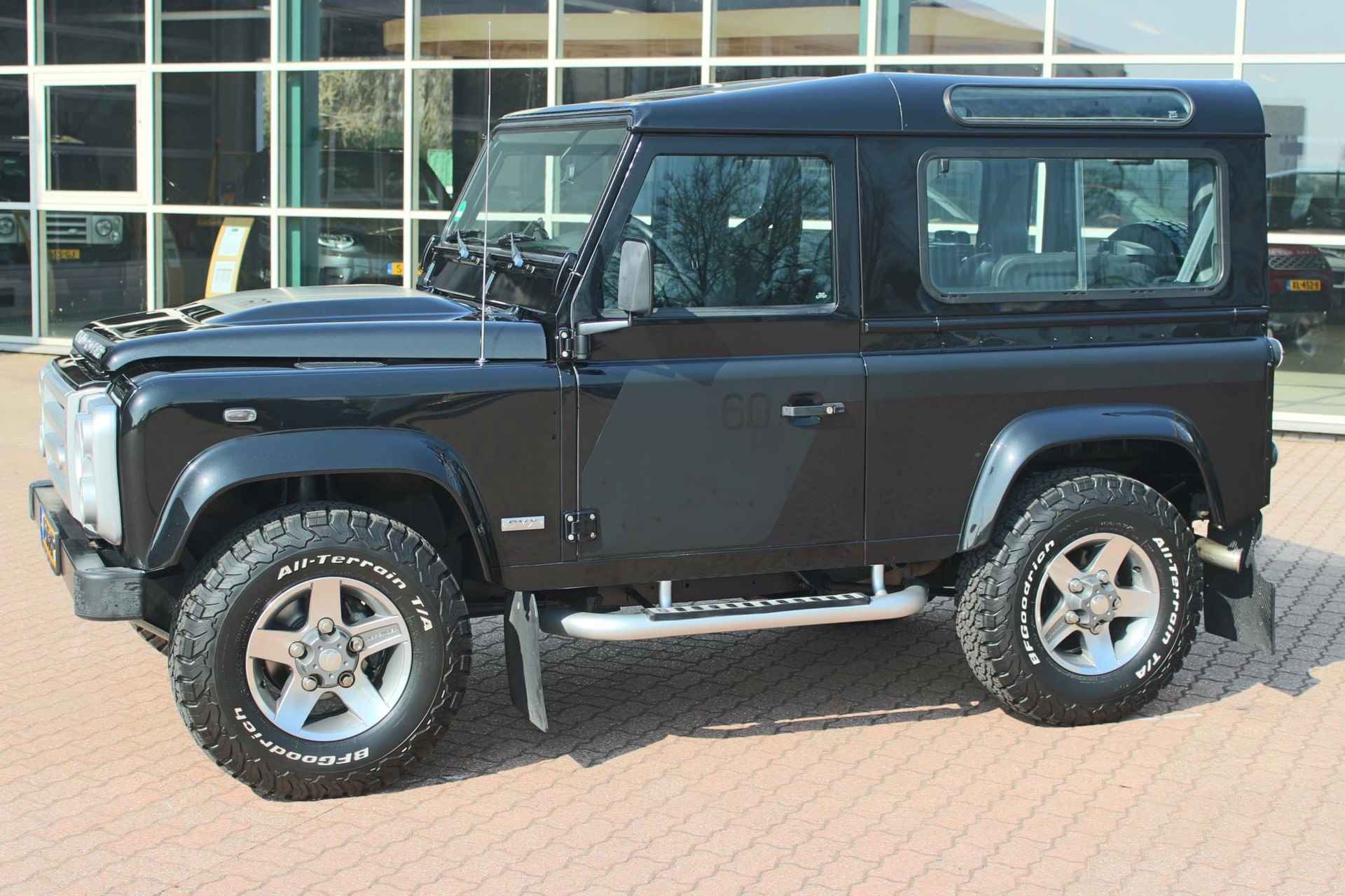 Land Rover Defender 2.4 TD 90 SW SVX 60th Anniversary „De Uiver” Special - 4/36