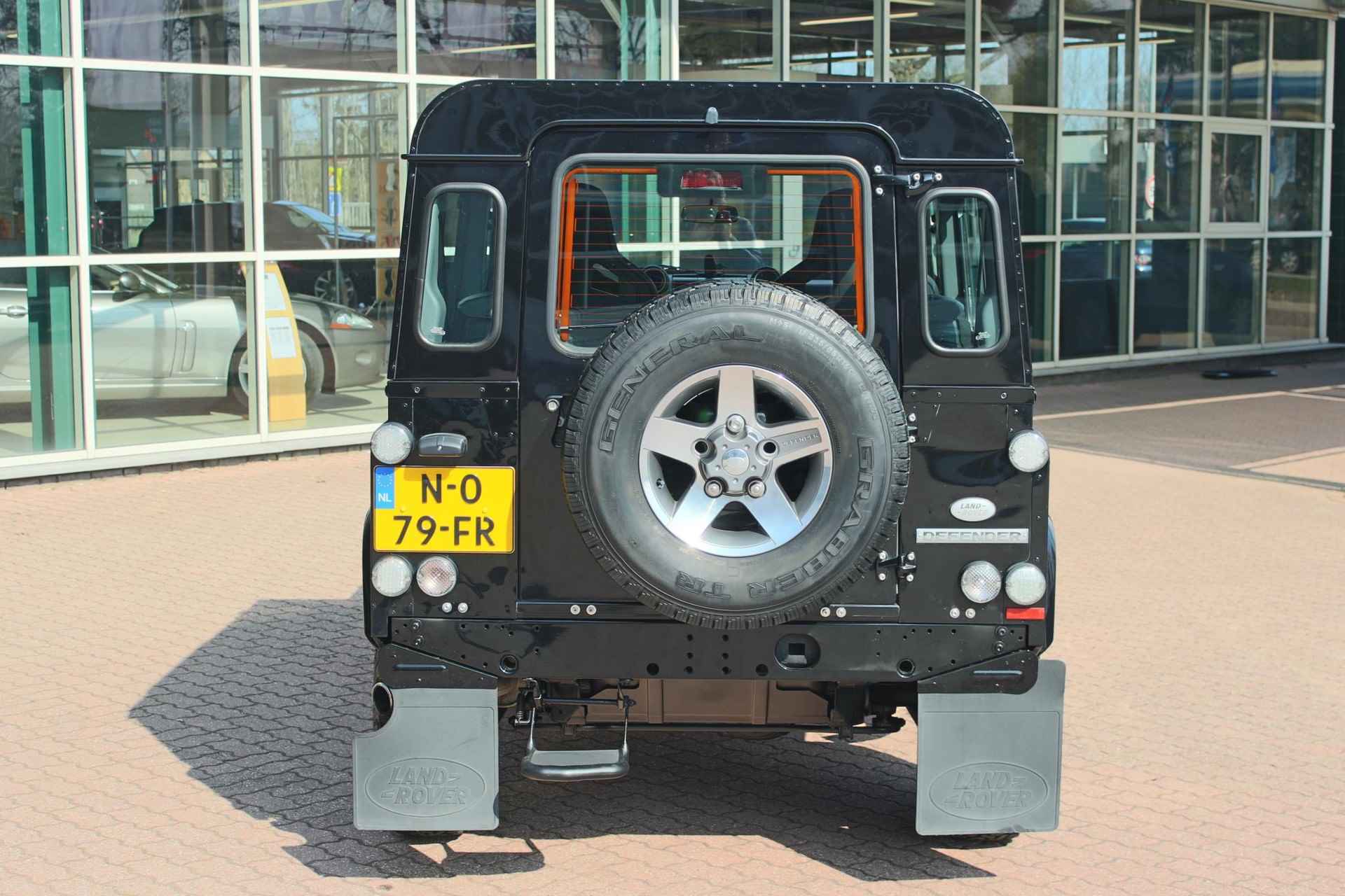 Land Rover Defender 2.4 TD 90 SW SVX 60th Anniversary „De Uiver” Special - 8/36