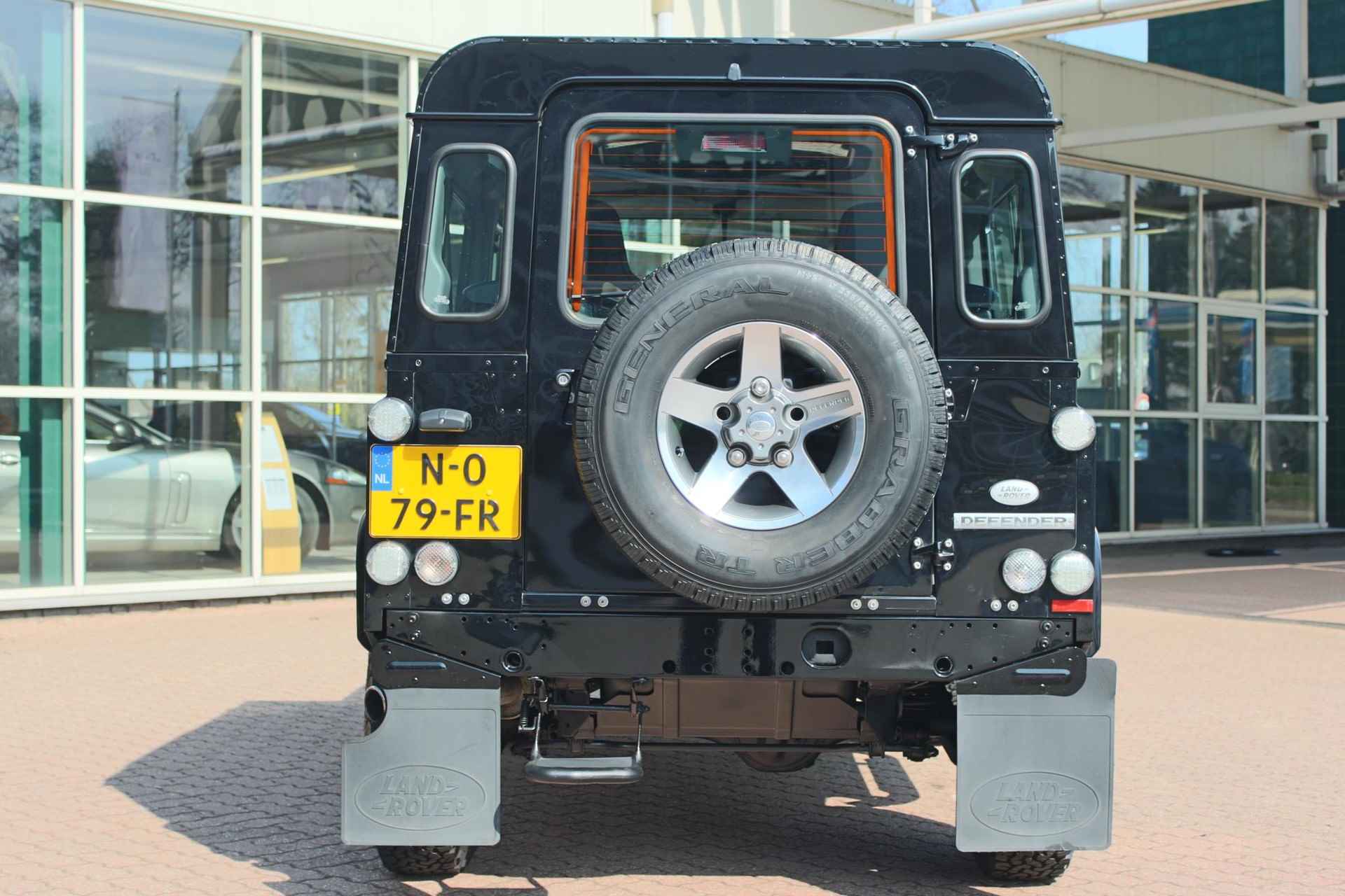 Land Rover Defender 2.4 TD 90 SW SVX 60th Anniversary „De Uiver” Special - 9/36