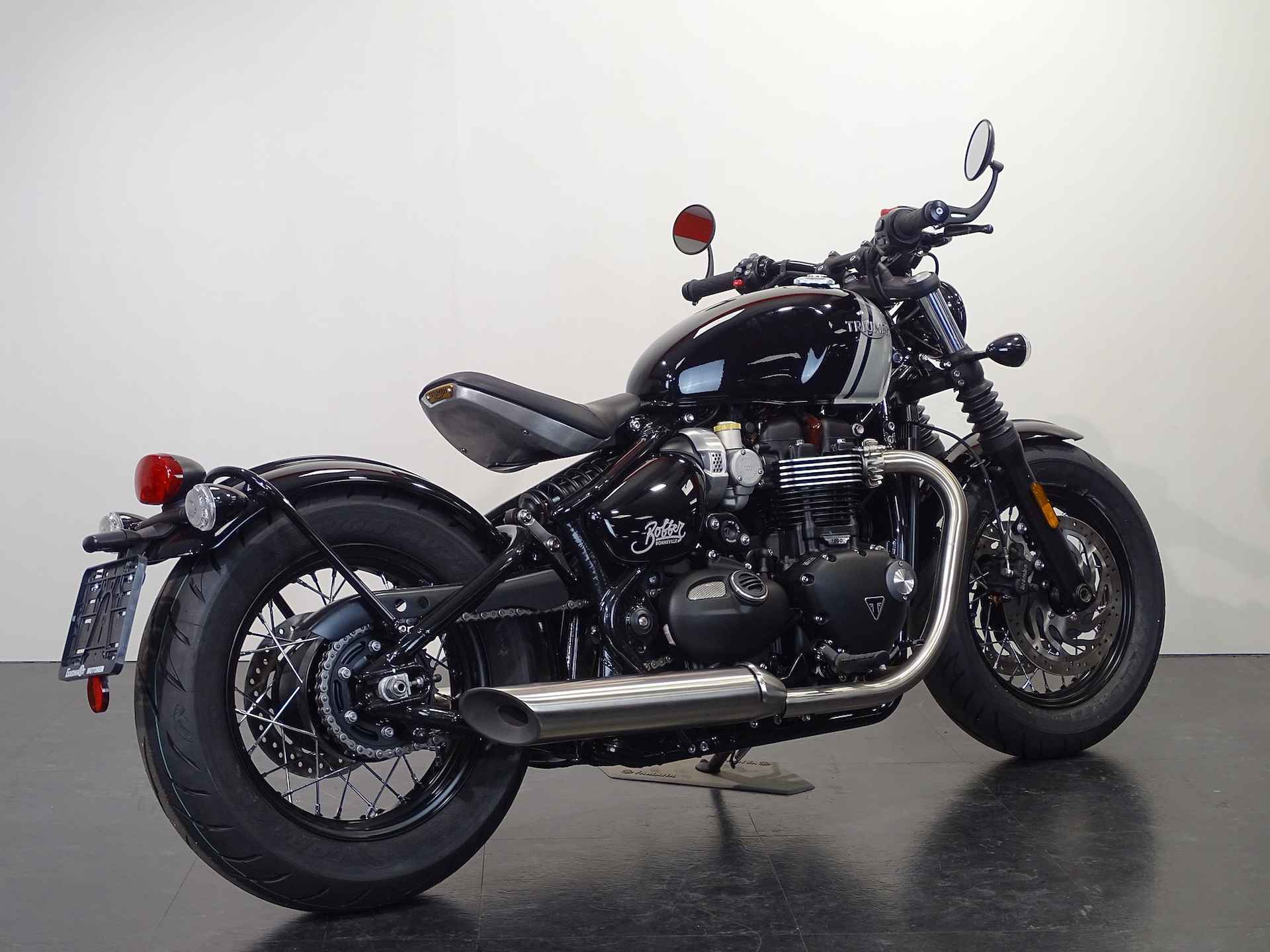 Triumph BONNEVILLE BOBBER - 2/12