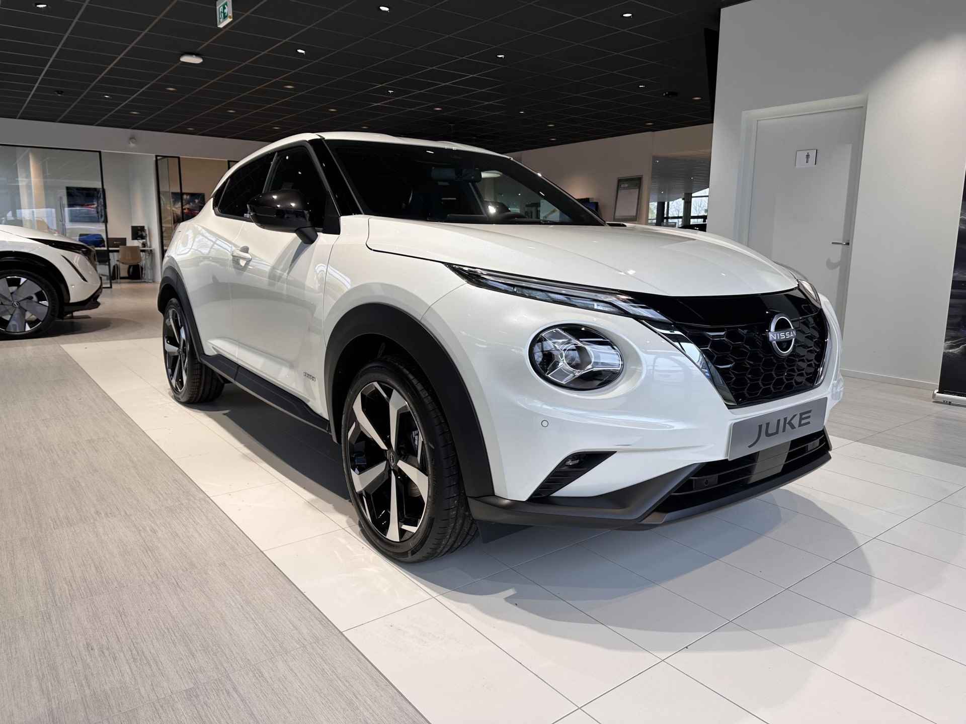 Nissan Juke 1.6 Hybrid 143 Tekna - 4/16