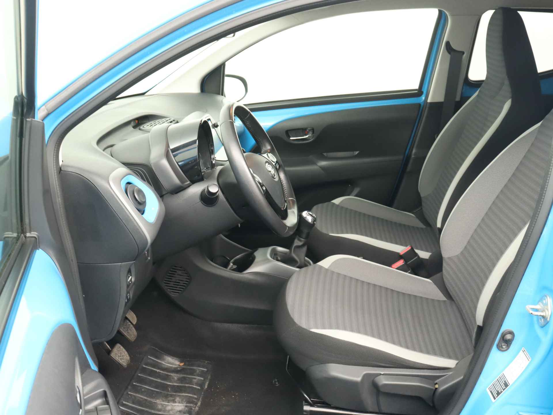 Toyota Aygo 1.0 VVT-i x-first | Canvas dak | Camera | LM Velgen | Airco | LM velgen | Apple Carplay/Android Auto | - 7/41