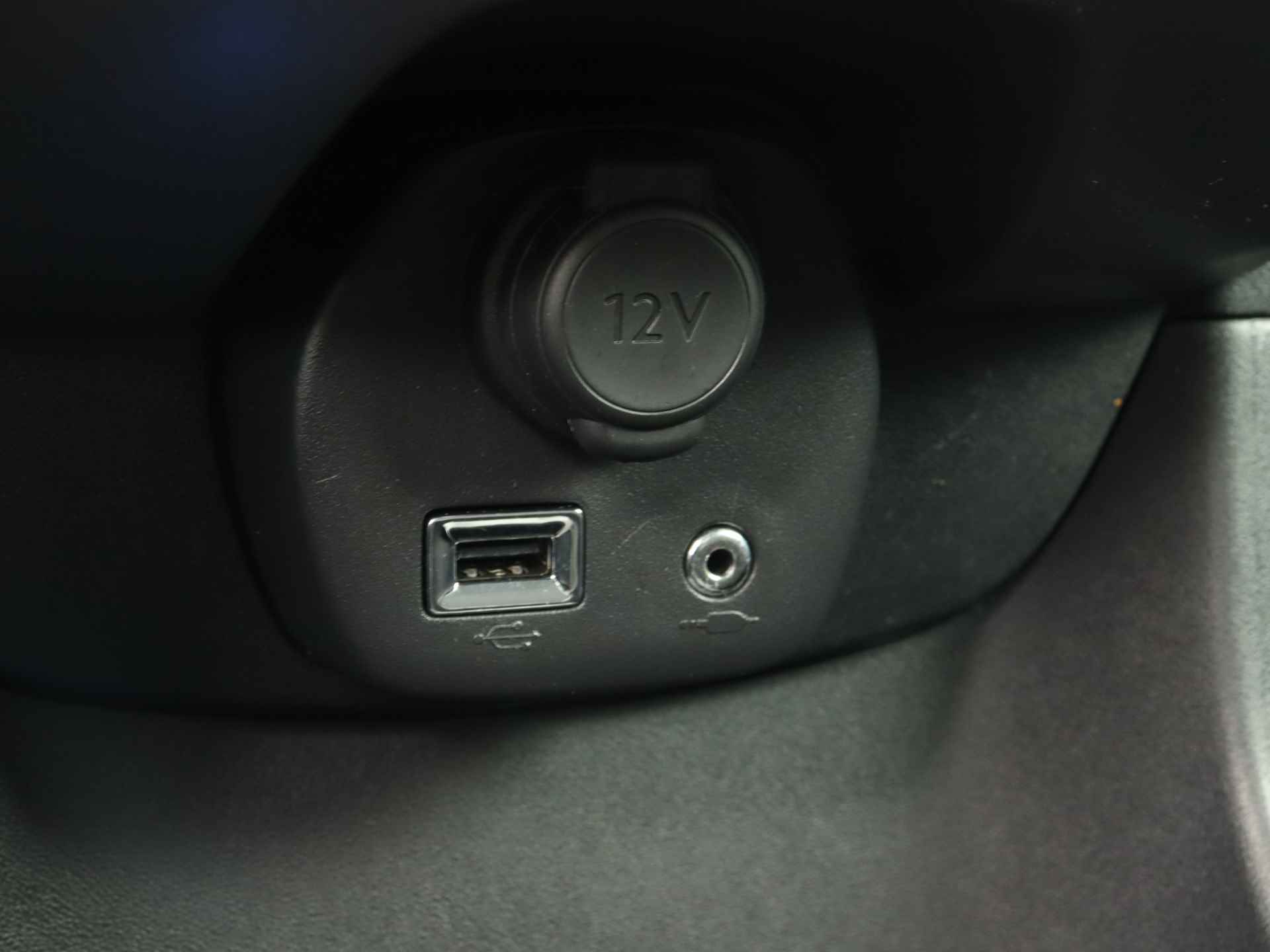 Toyota Aygo 1.0 VVT-i x-first | Canvas dak | Camera | LM Velgen | Airco | LM velgen | Apple Carplay/Android Auto | - 34/41